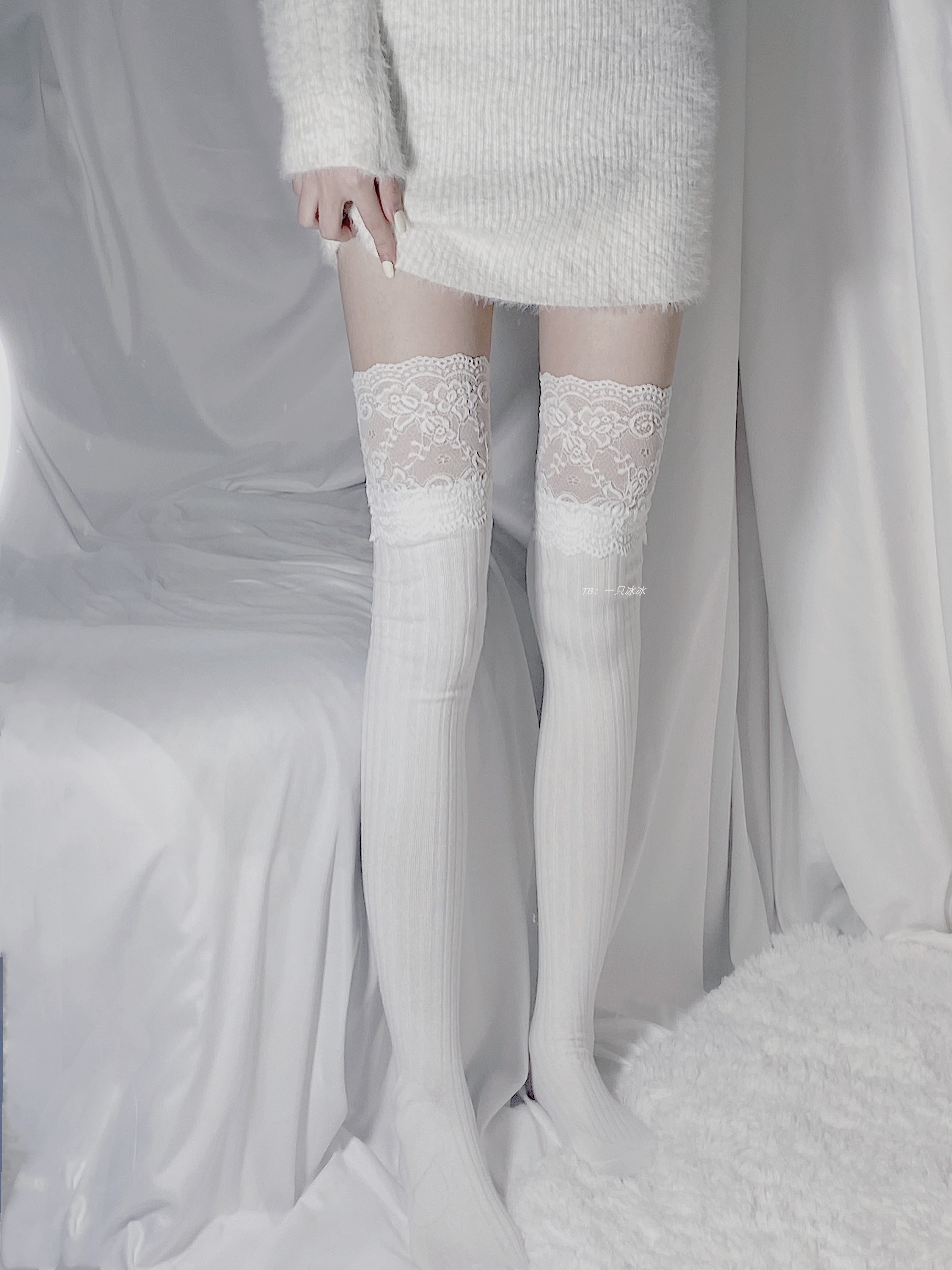 蕾丝白色大腿花边棉花加厚网红日系长筒纯欲中筒袜