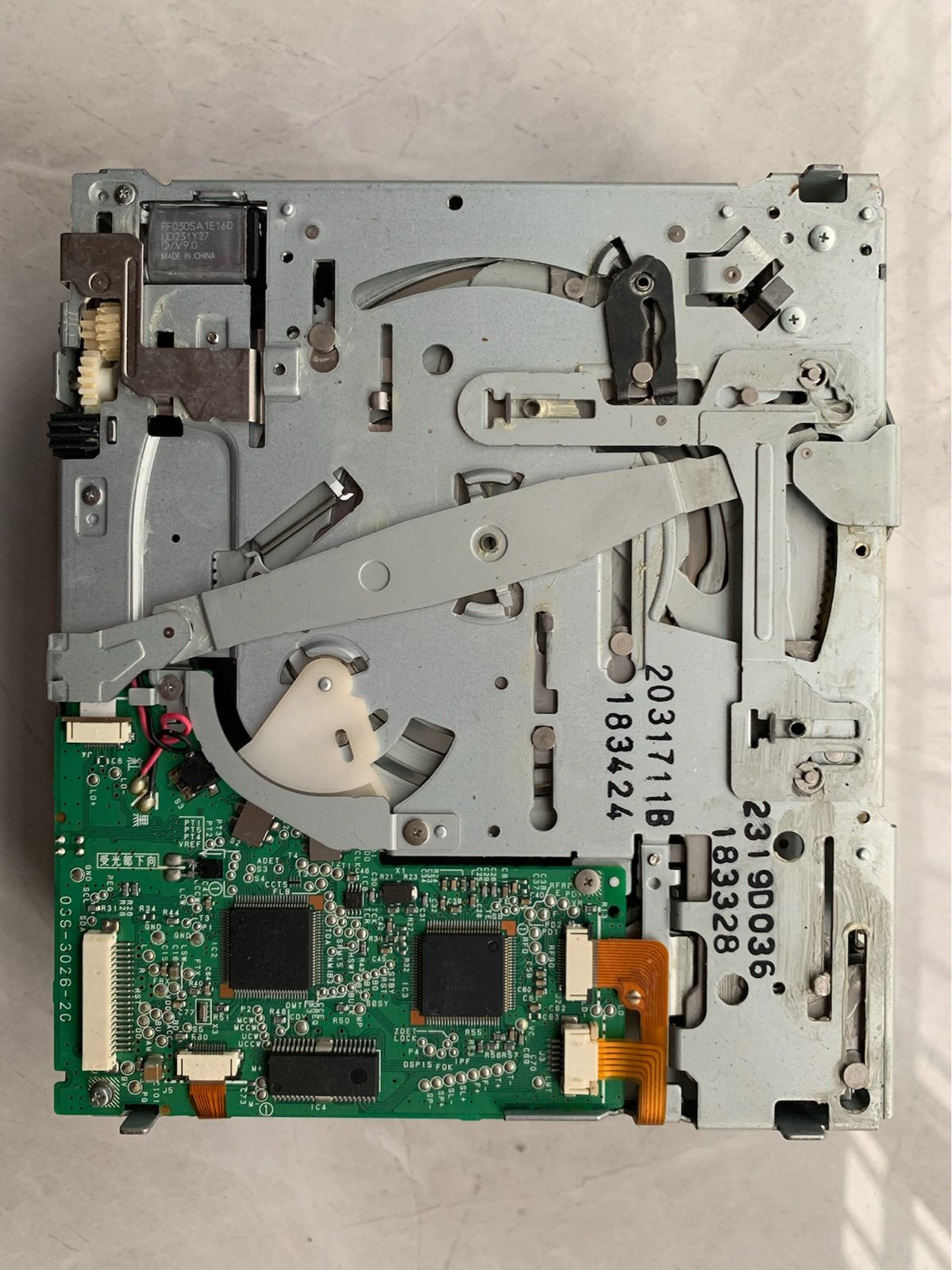 天籁机芯拆机新天籁cd6碟主机原装歌乐原车cd播放机