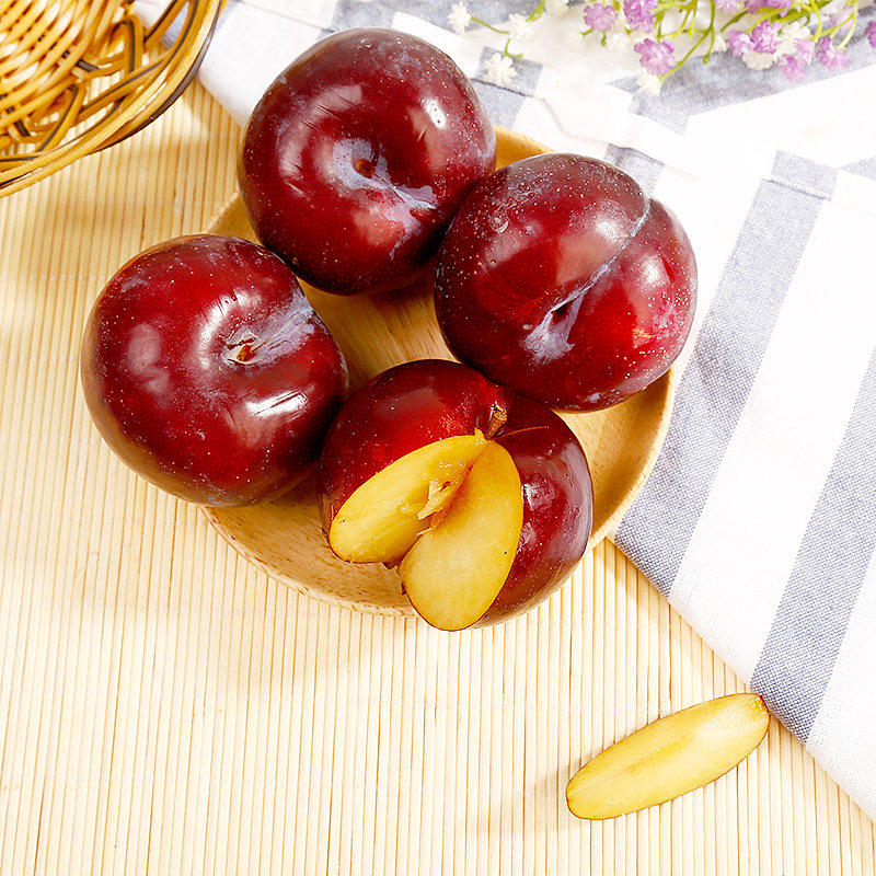 国产黑布林4个李子