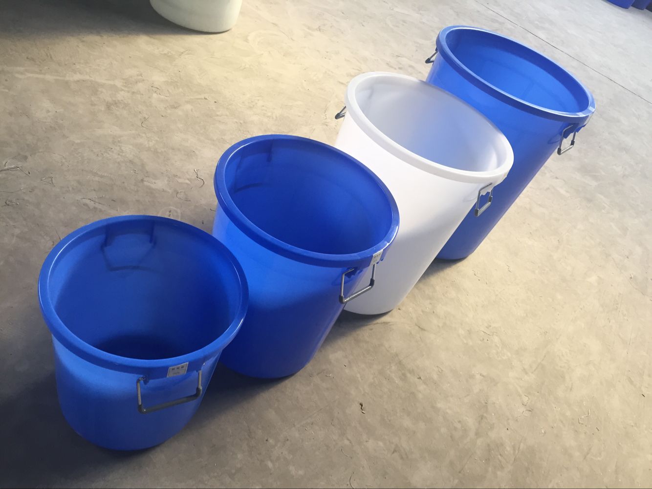 塑料大桶圆形加厚储水桶装米装水桶带盖大号水桶