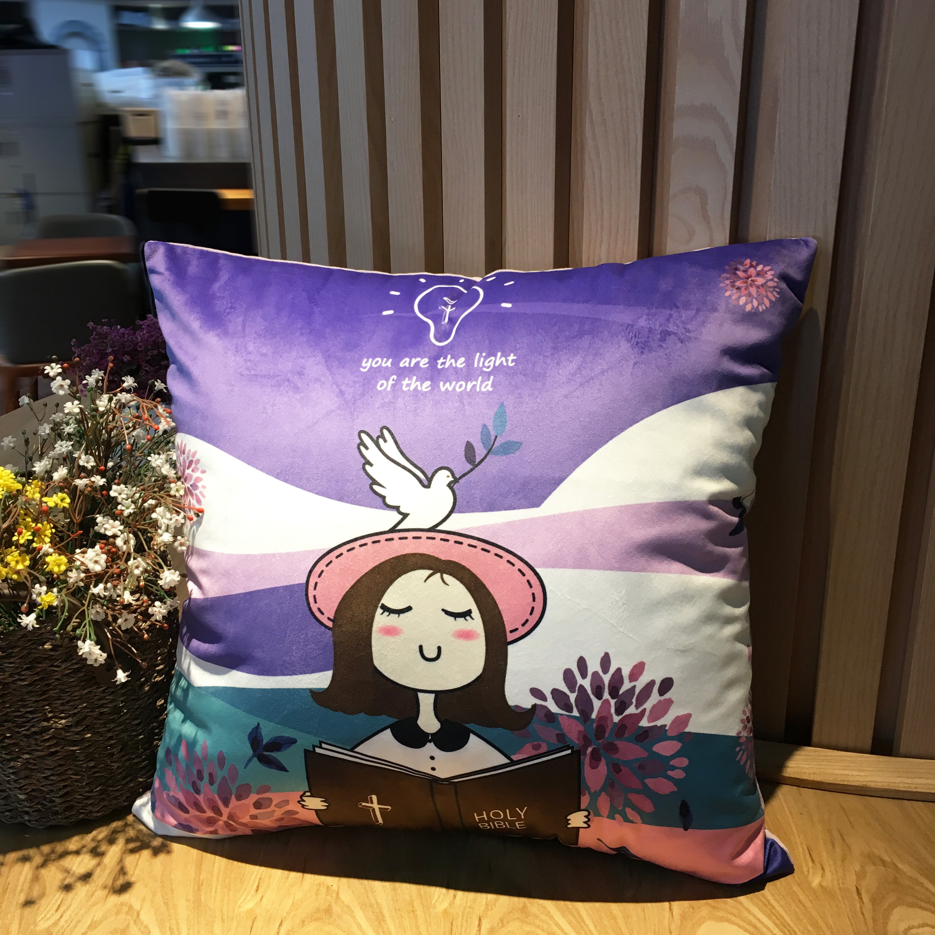 神物汇天鹅绒抱枕办公室腰枕背垫北欧风沙发靠枕汽车靠垫福音基督