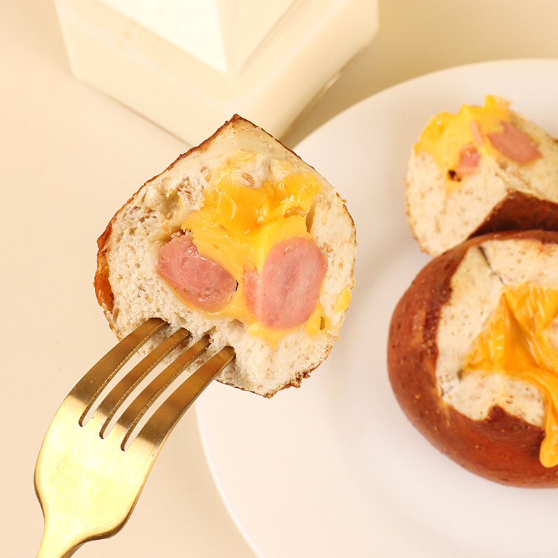 芝士肠仔碱水包橡木盾全麦面包欧包粗粮手作代餐饱腹轻食健身