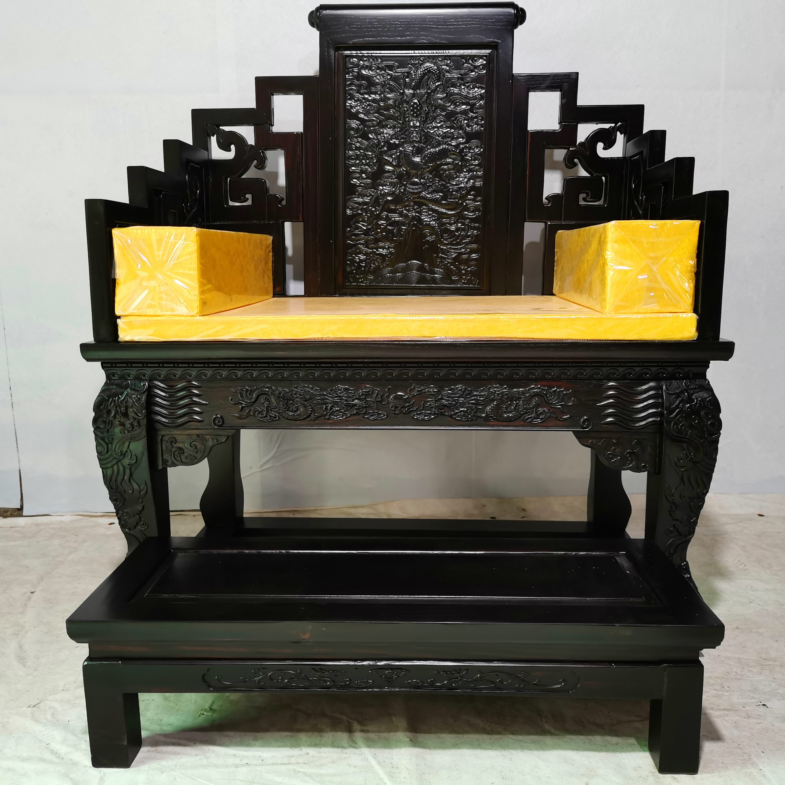 宝座龙椅皇上龙床雕龙金色黄金色皇帝仿古明清圈椅