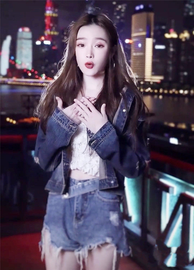 女潮春夏季新款抖音网红戴羽彤果汁一半同款牛仔时尚套装