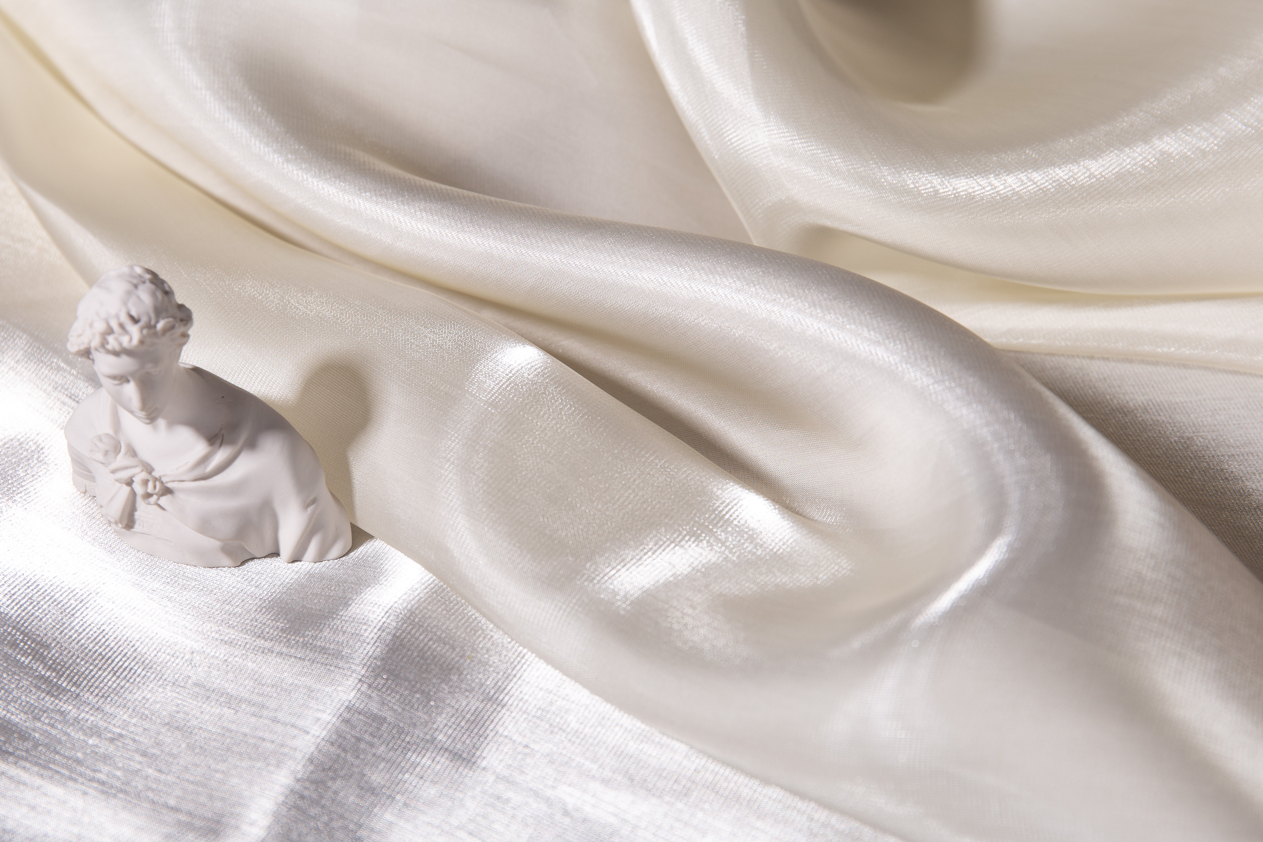 米白白色液态水光布料水晶丝缎微透光泽感丝海绵垫