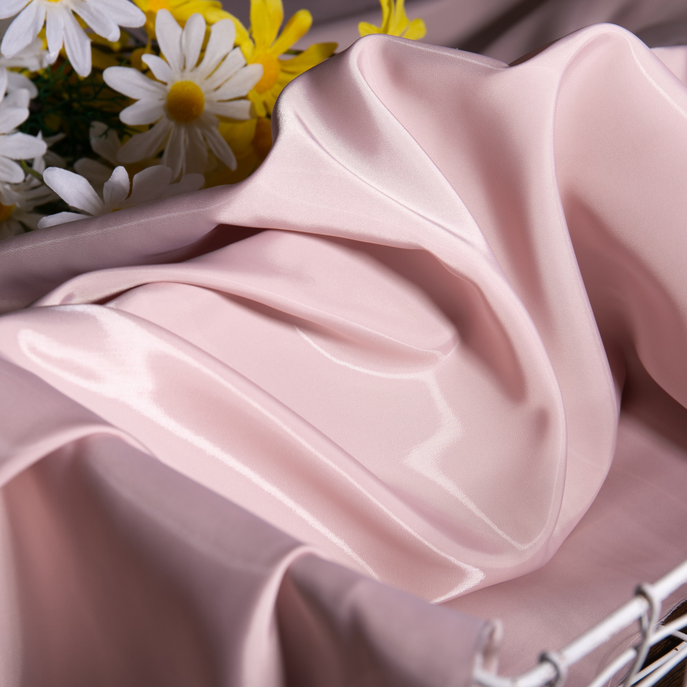 粉色高亮水晶丝缎时尚服装布料风衣棉服设计师面料海绵垫