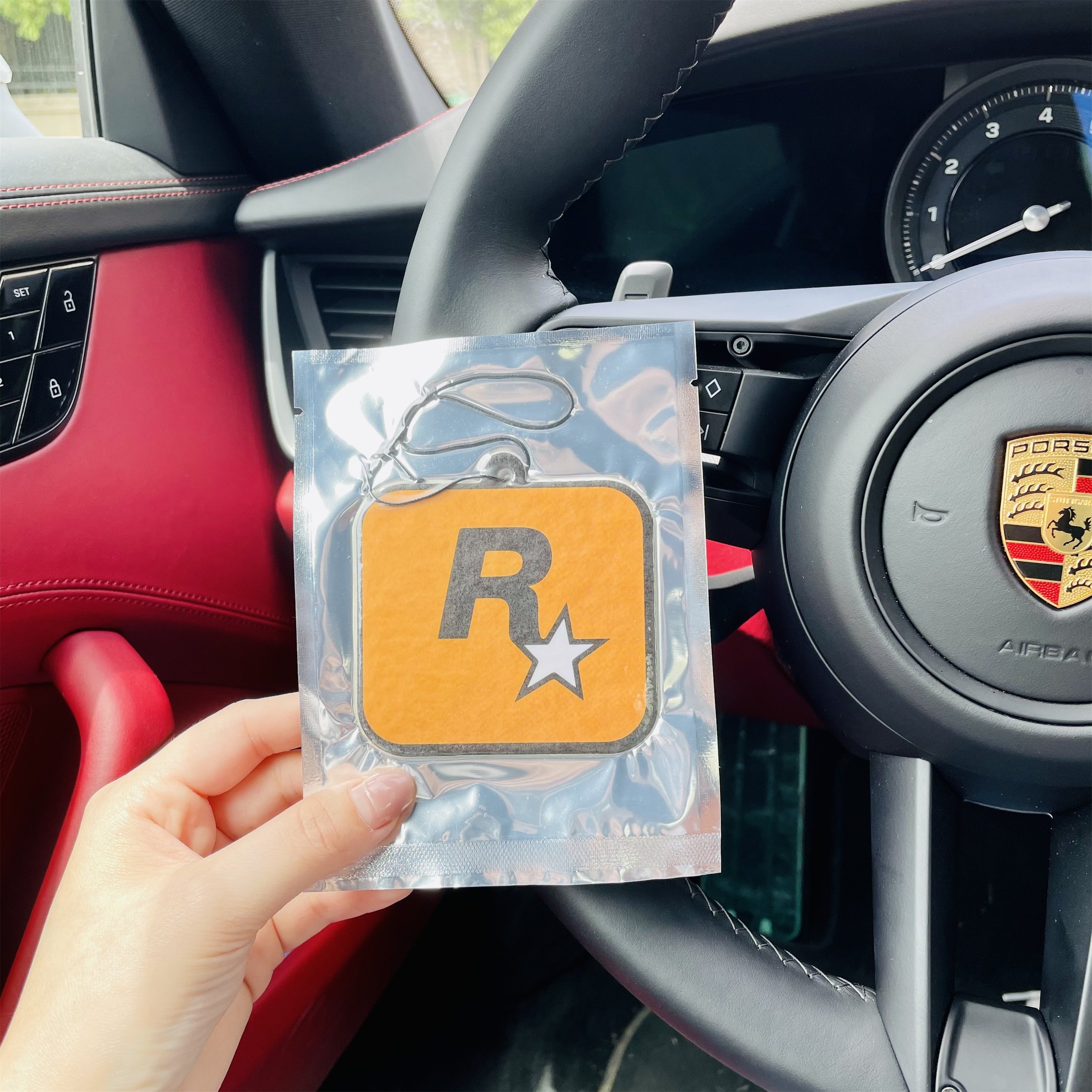 网红个性潮流汽车香片车载持久香薰挂件车内汽车香水香薰