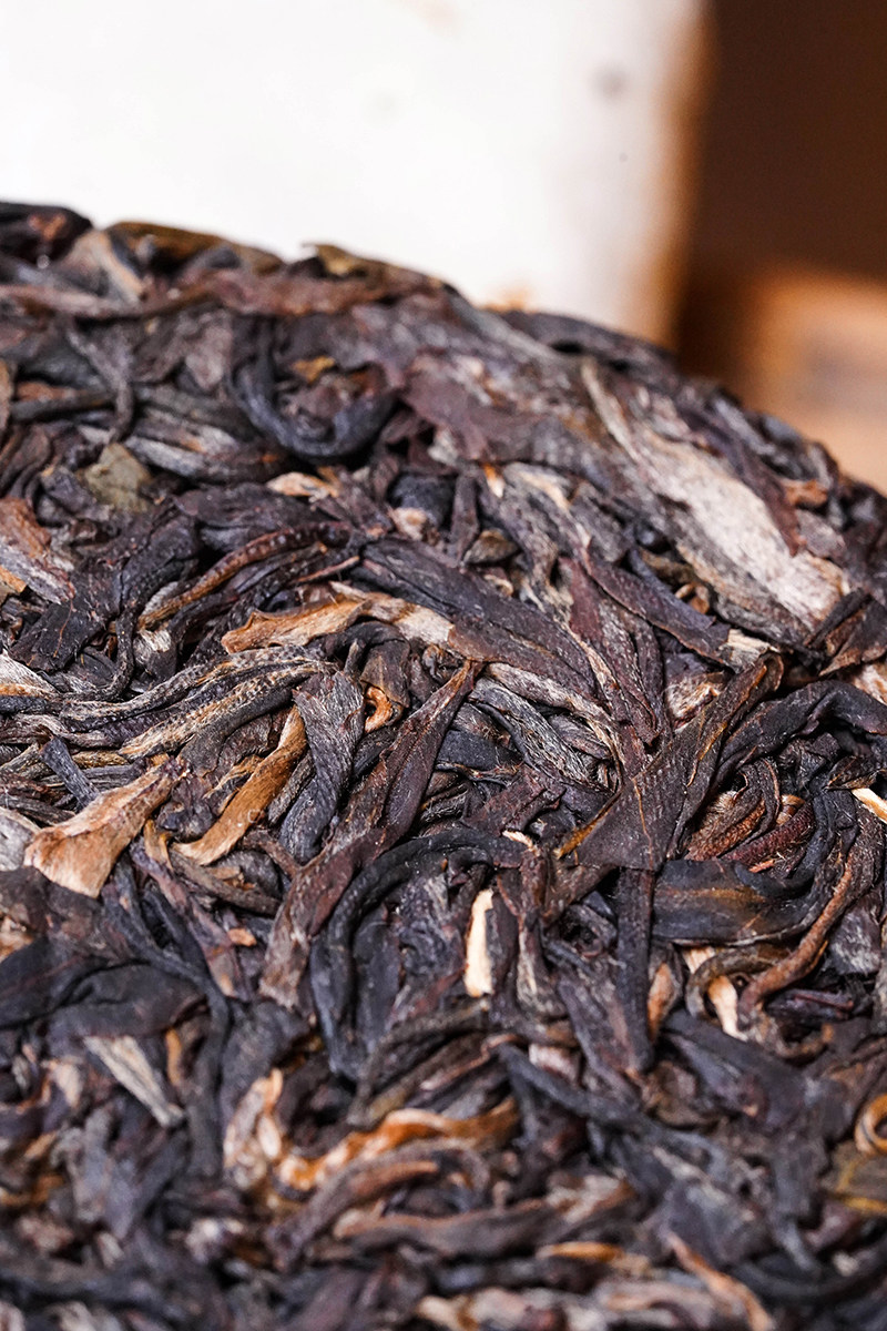 2013年勐海永明茶厂金芽贡饼普洱熟茶饼500克九年普洱