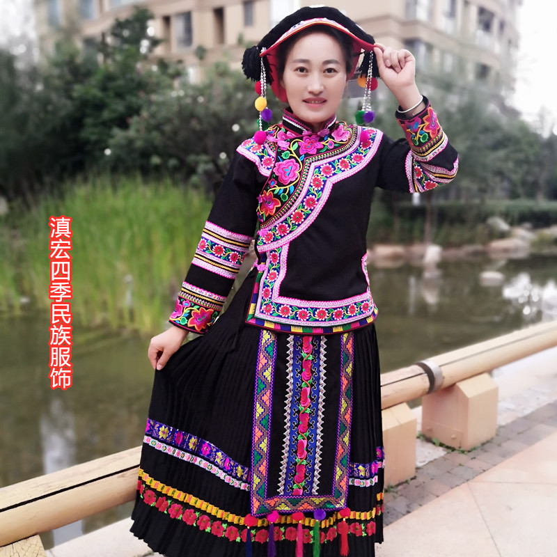 民族特色服装,新款绣花布依族,苗族女装裙装黑色绣花大长裙服饰