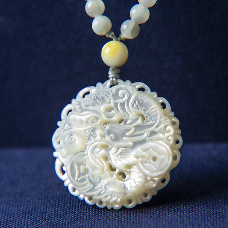 珍珠母贝螺钿文玩牌子鱼骨雕刻生肖龙牌贝雕项坠