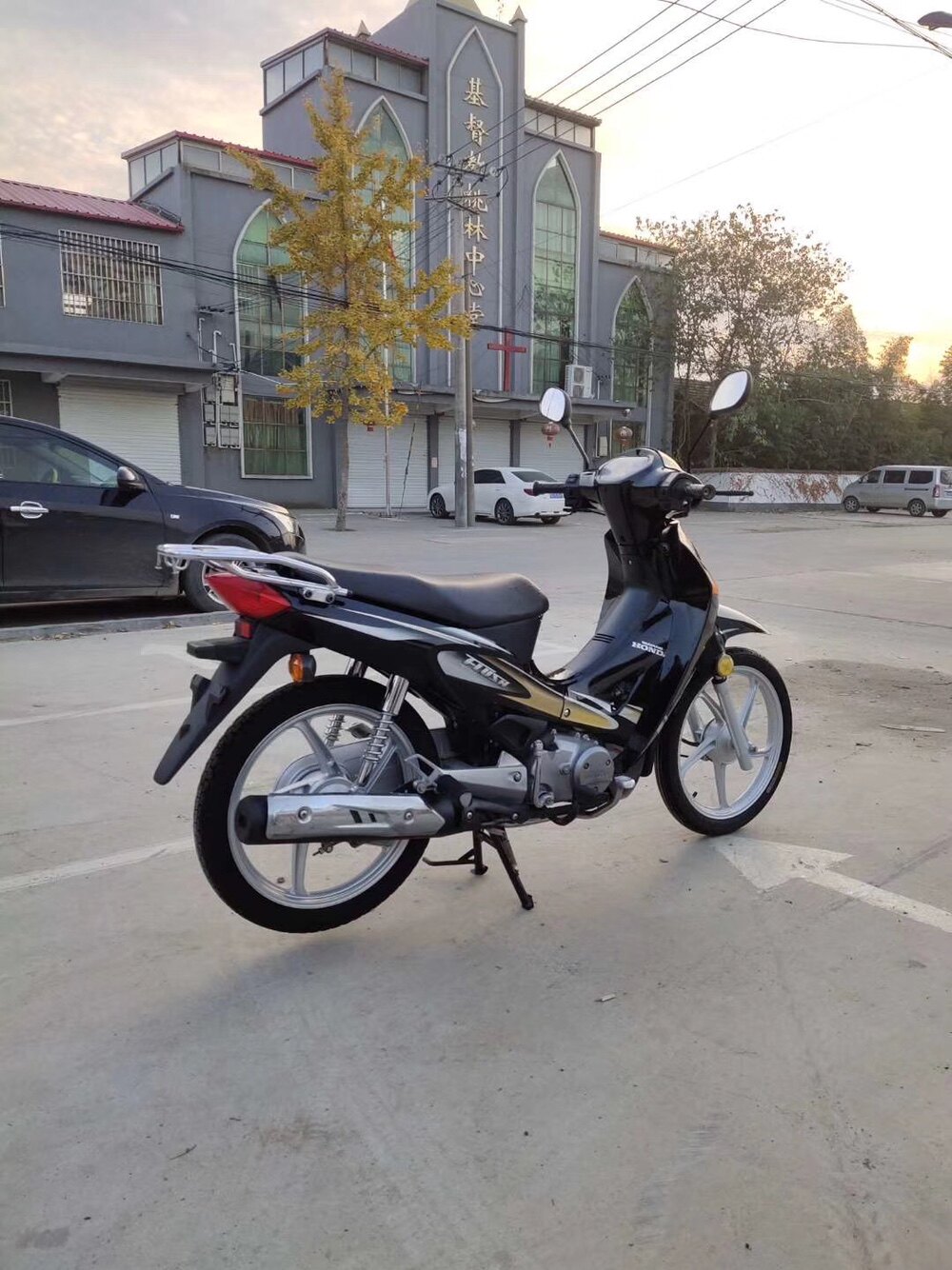二手原装国三本田风锋影125cc排量弯梁摩托车 载货燃油助力代步车