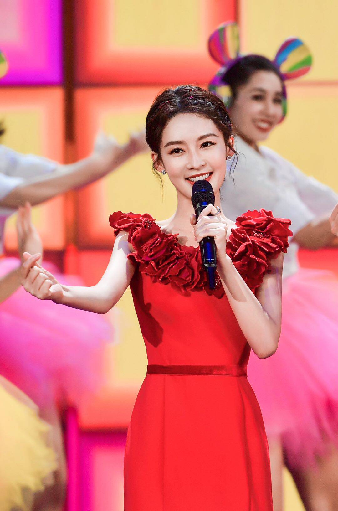 春晚里沁同款红色连衣裙拜年小红立体丝绒花朵鱼尾连衣裙