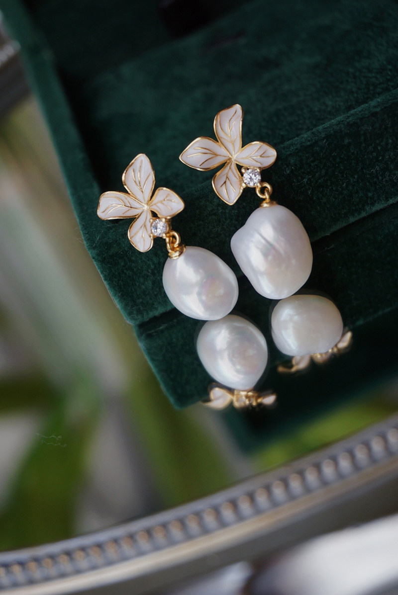 珍珠原创白色珐琅山茶花巴洛克耳环小清新花瓣婚礼耳环