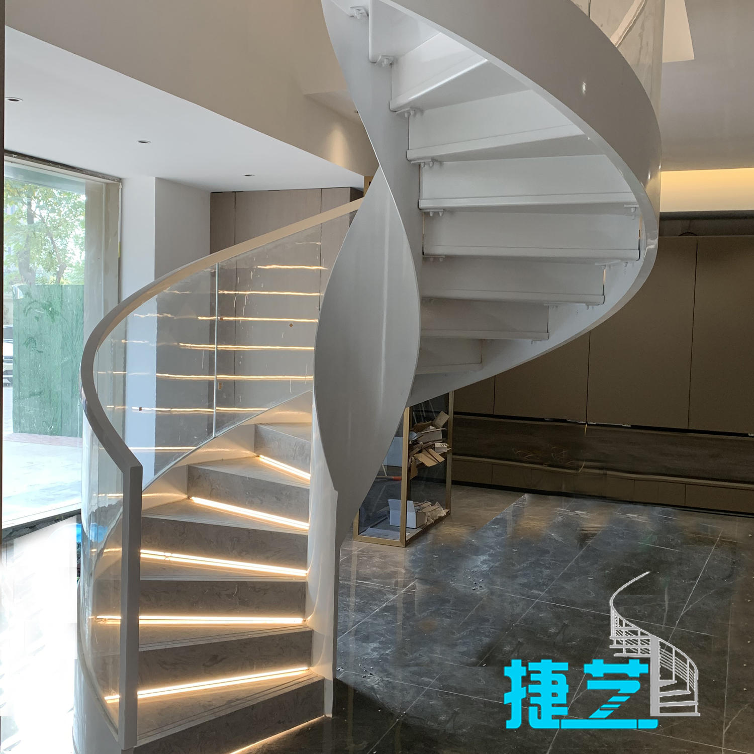 室内弧形旋转楼梯玻璃别墅酒店会所商用厂家整体楼梯