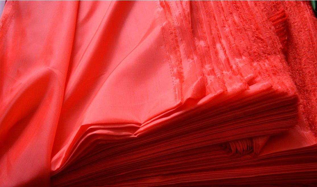 彩旗布汽车汽车摆件布红薄绸布旗子面料大红花布料节日装扮用品