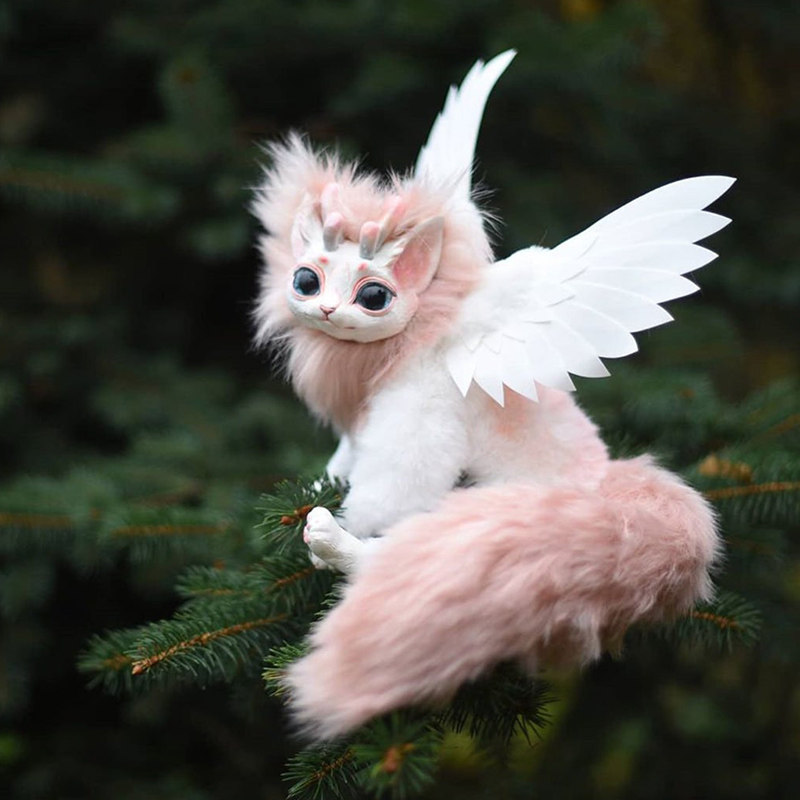 红叶题诗俄罗斯艺术家肉粉粉色飞猫手作幻想生物兽偶毛绒
