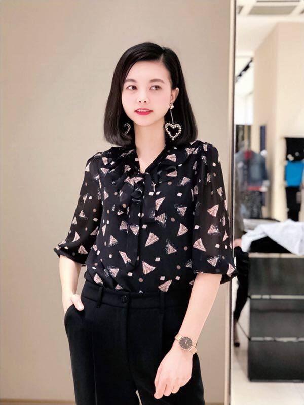 新颖哥弟女装官网2021春装新款百搭蝴蝶结衬衫蕾丝衫