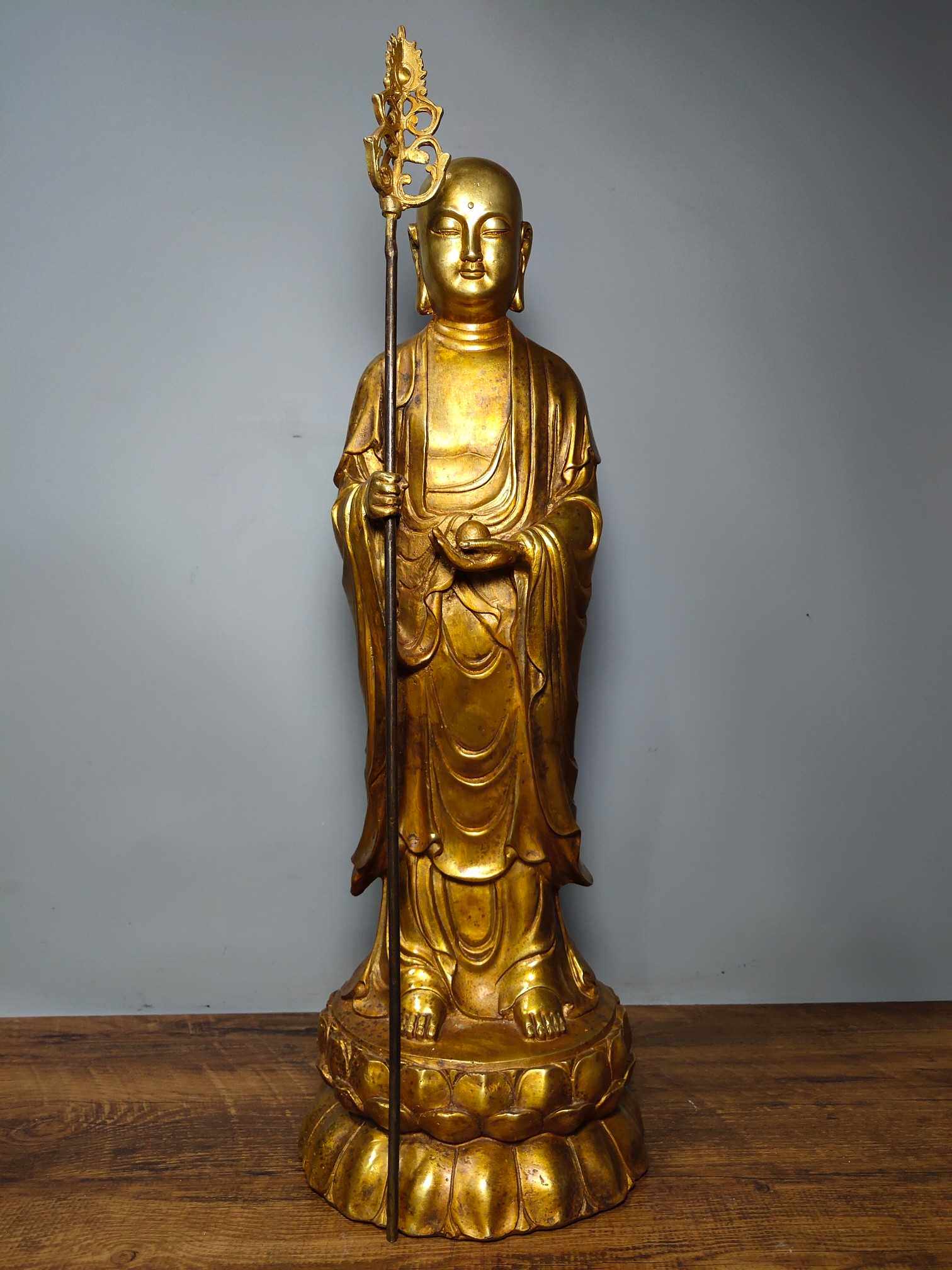 旧藏5公斤供奉菩萨座地莲花持法17公分铜鎏浮雕圣诞礼品