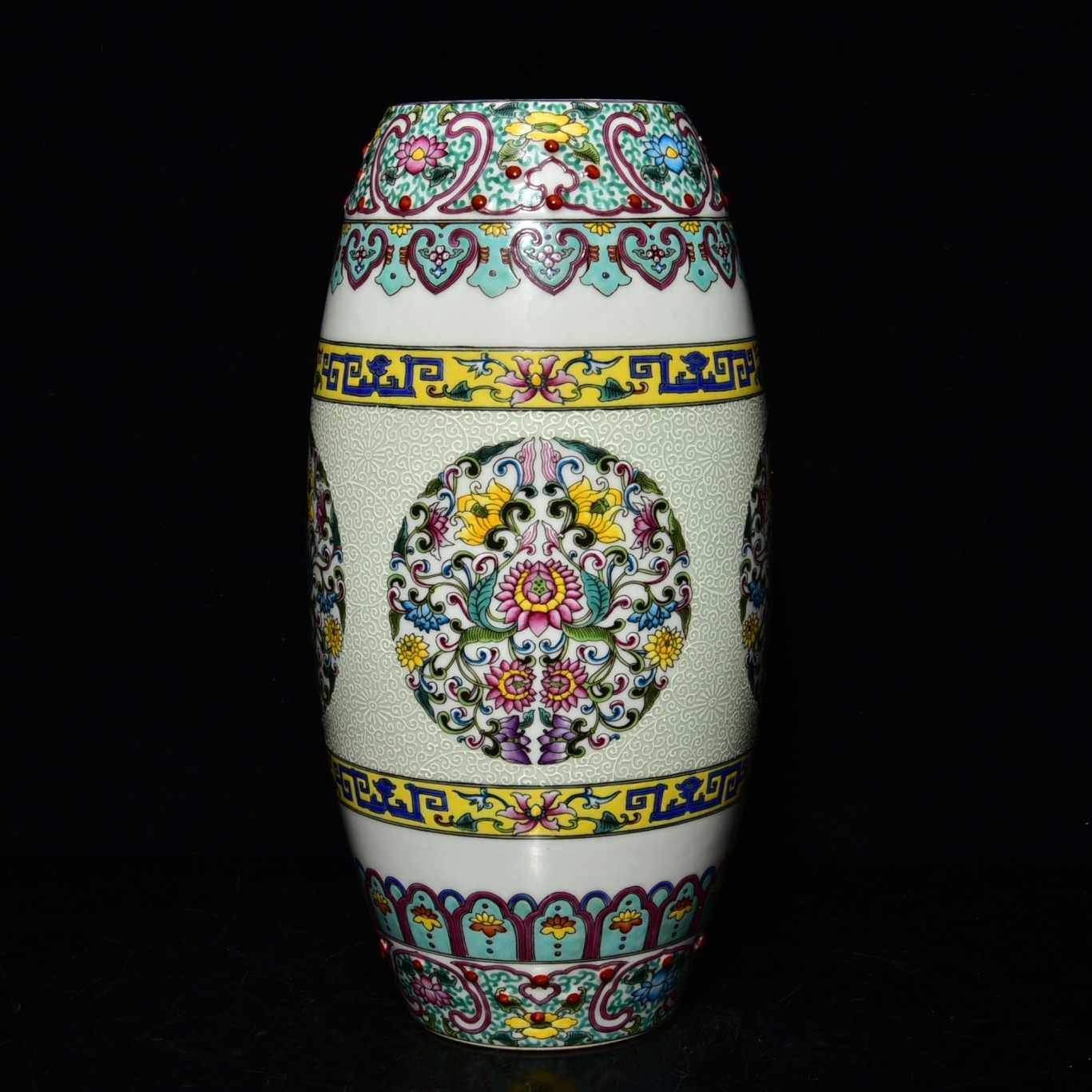 文玩瓷器乾隆珐琅彩高16公分花纹爬花腰鼓赏瓶摆件