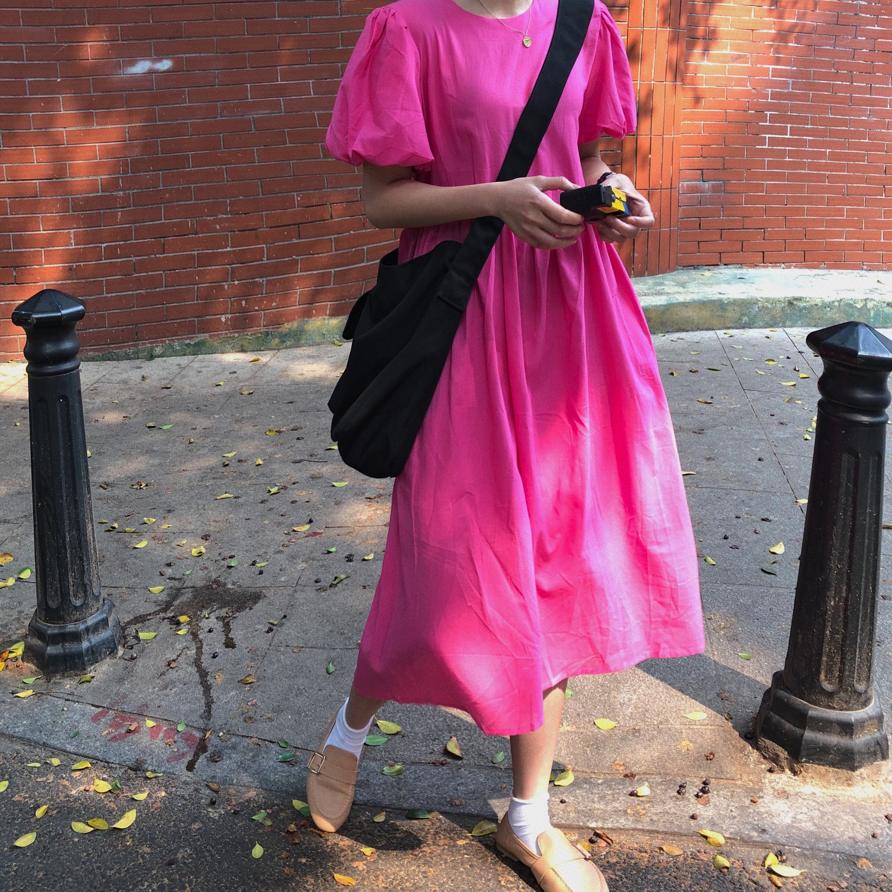 鬼马少女系 玫红色凹造型 灯笼袖连衣裙女甜美减龄炒鸡显白裙子