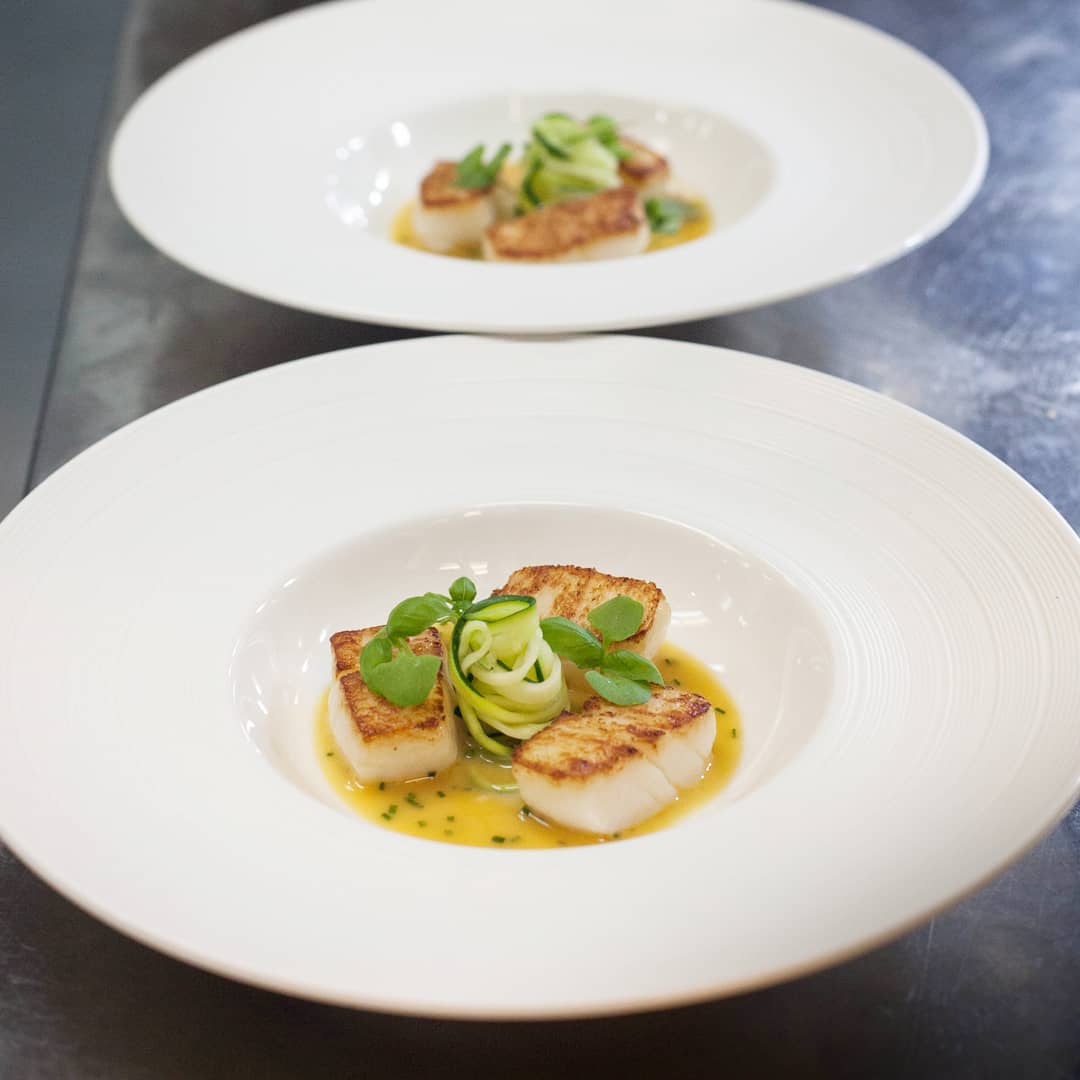 中西餐烹饪艺术餐厅法餐主菜牛排拉丝盘