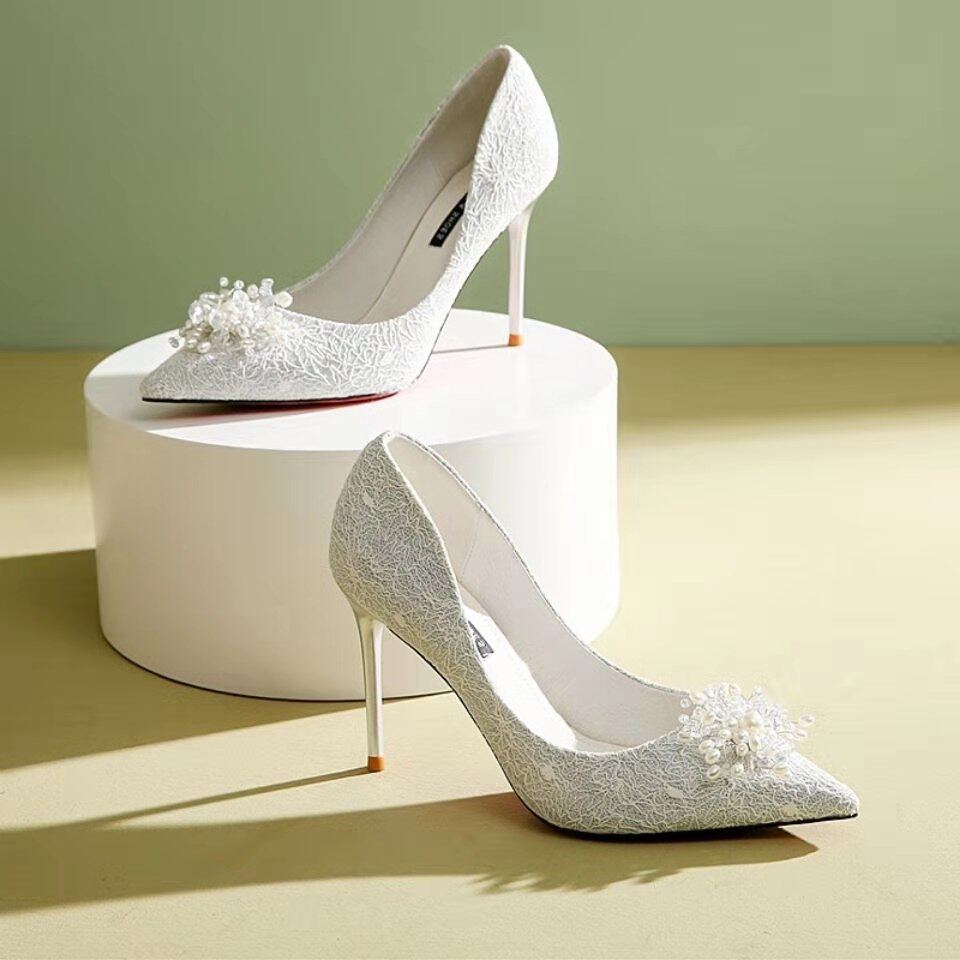 白色珍珠婚鞋2021新款伴娘主婚婚纱新娘鞋女单鞋