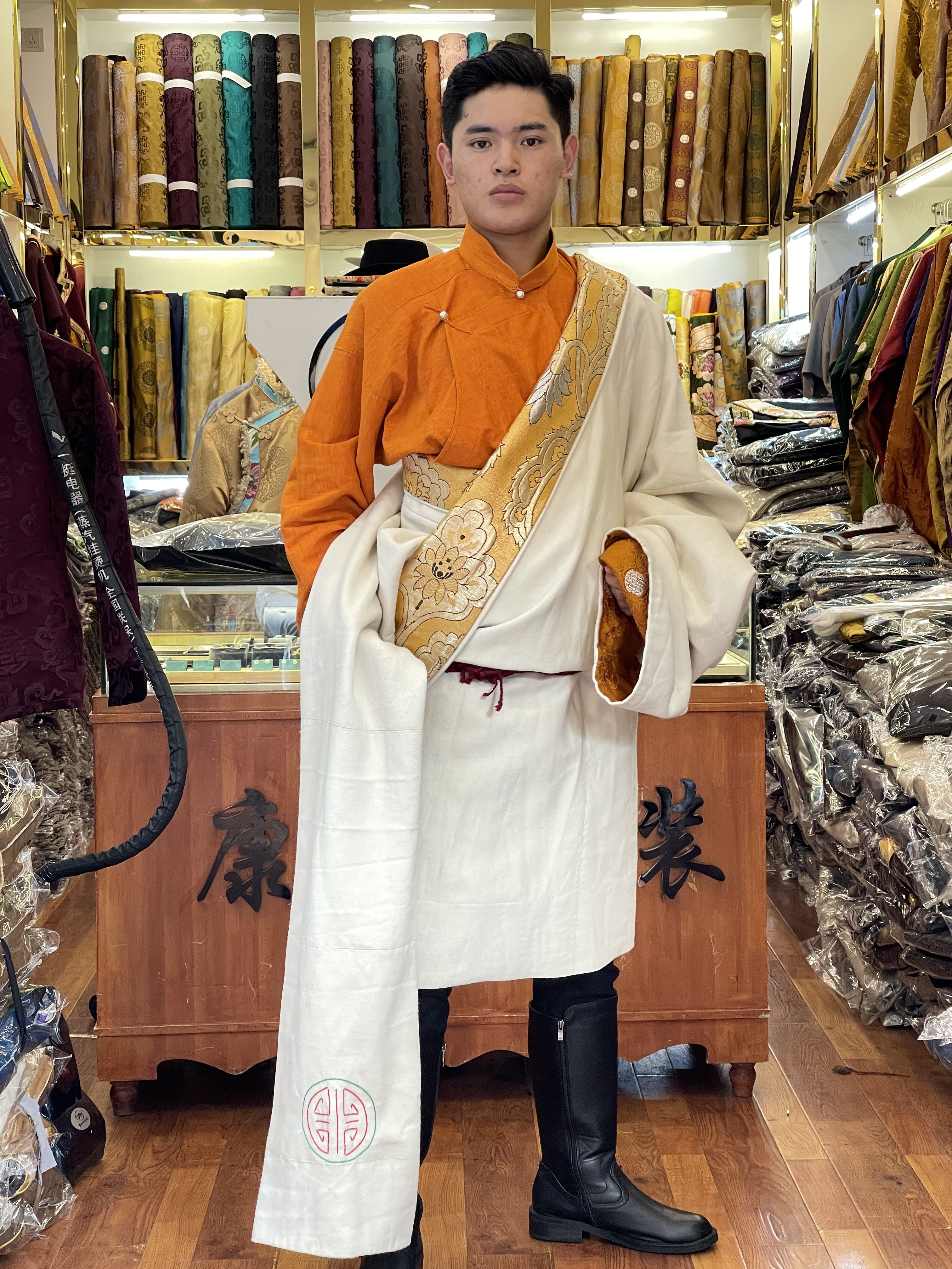 2021年新款康巴安多藏族服装男款秋冬季宴会结婚其他民族服装