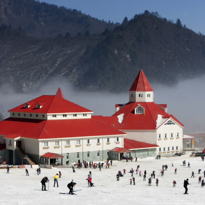 西岭雪山滑雪场图片