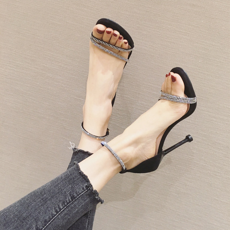 一字高跟鞋夏天黑色水钻露趾仙女凉鞋女细性感时装凉鞋