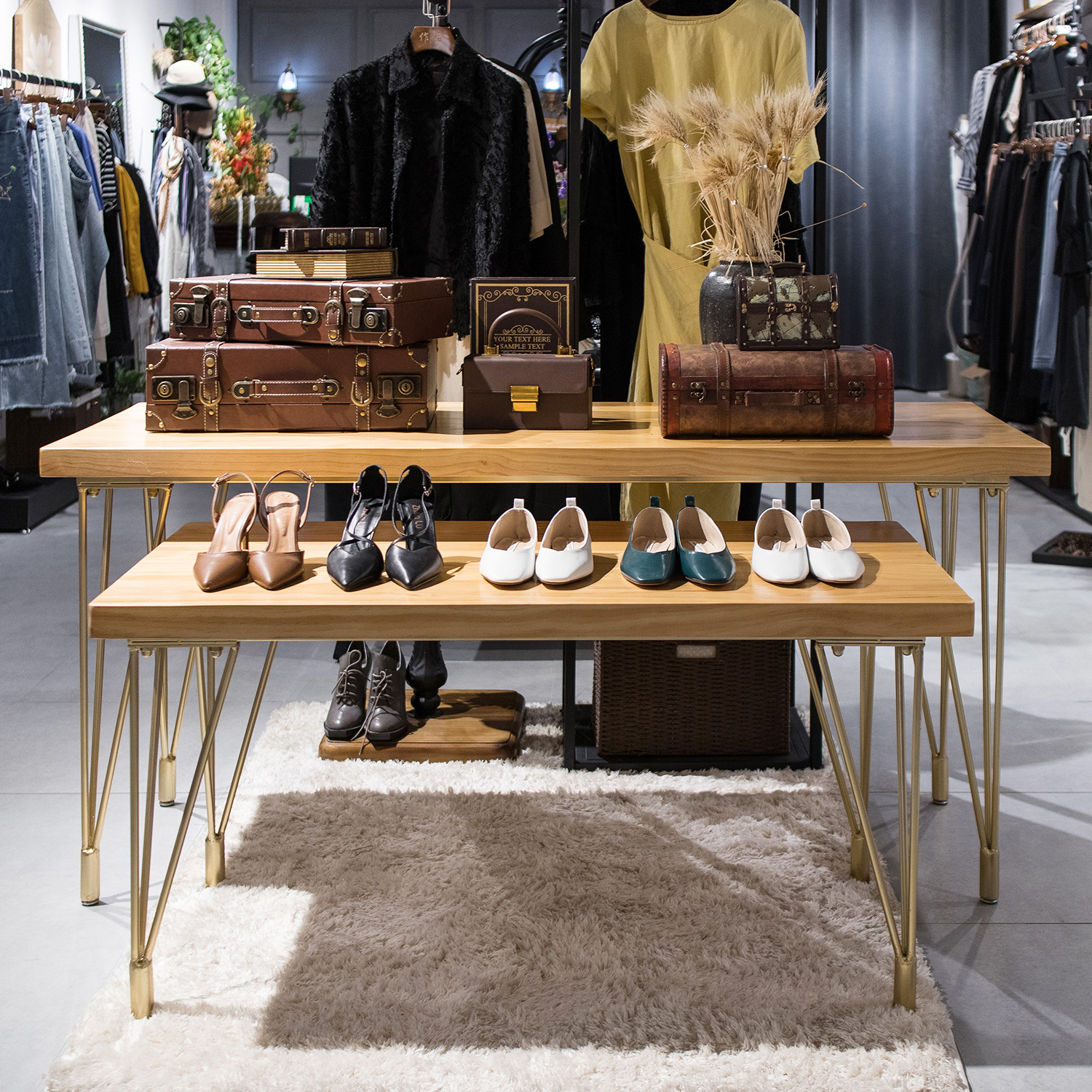 女服服装店桌子展示长方形中间摆放展示台简约实木服装展示架