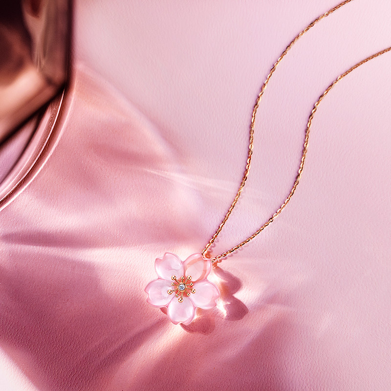 千叶珠宝水晶桃花吊挂坠子18k彩金镶钻石玫瑰金开运桃花项链首饰