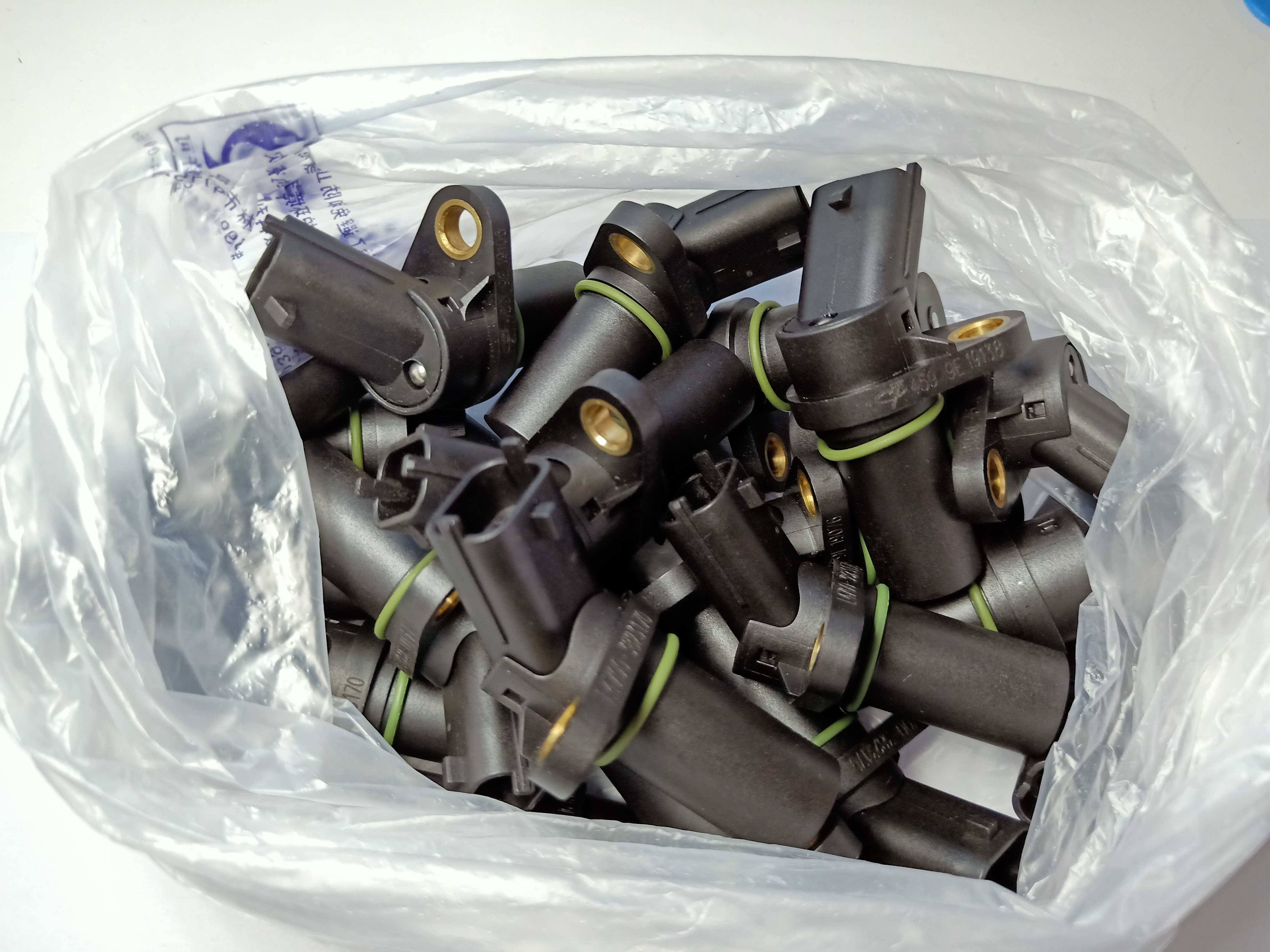 原装玉柴发动机曲轴转速传感器l47003823170电喷三五客车传感器