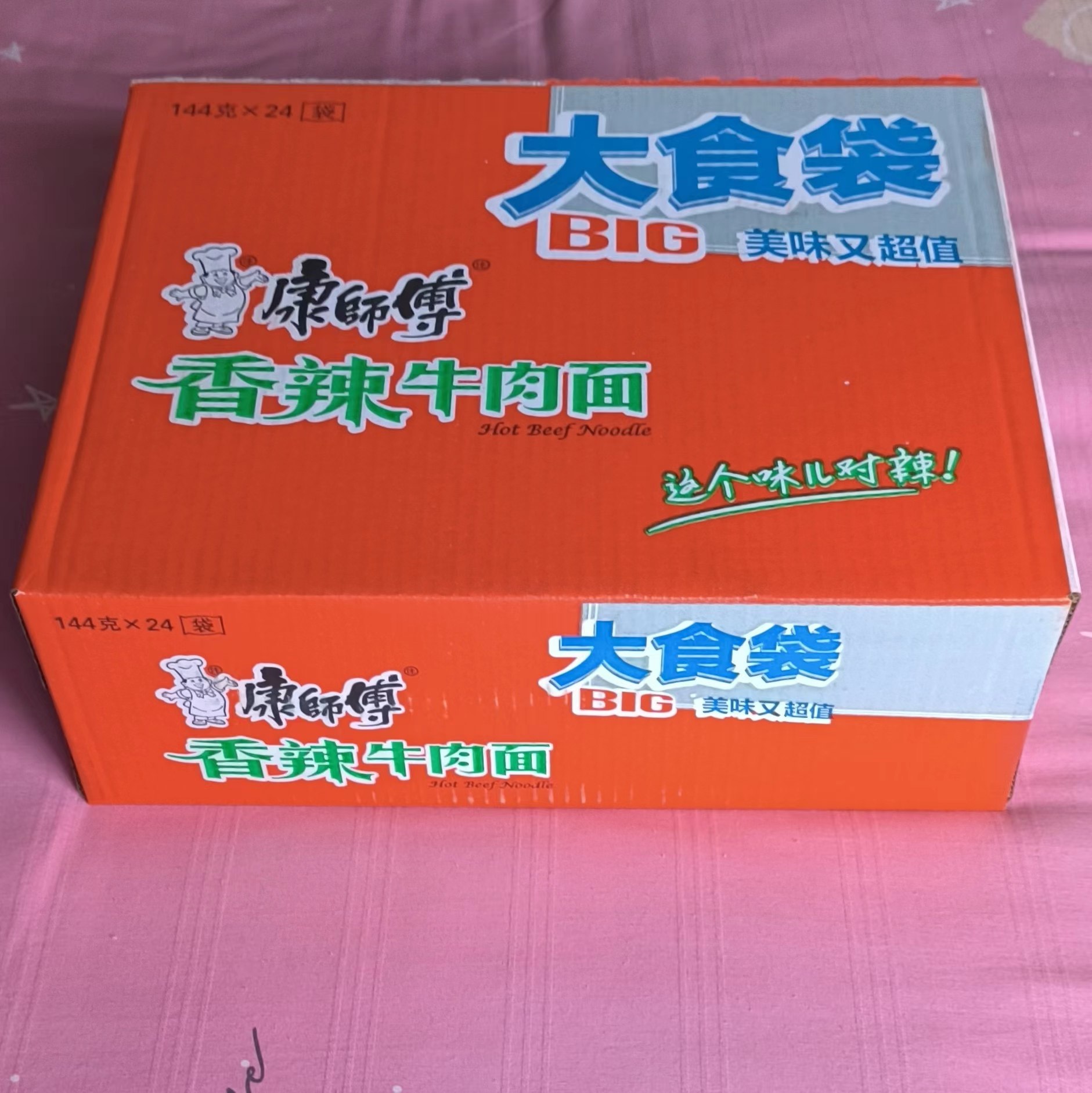 康师傅方便面大食袋一倍香辣牛肉面144克袋装速食泡面冲泡方便面