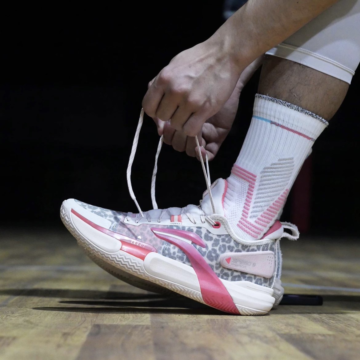 炫火体育lining李宁闪击premium低帮实战篮球球鞋篮球鞋