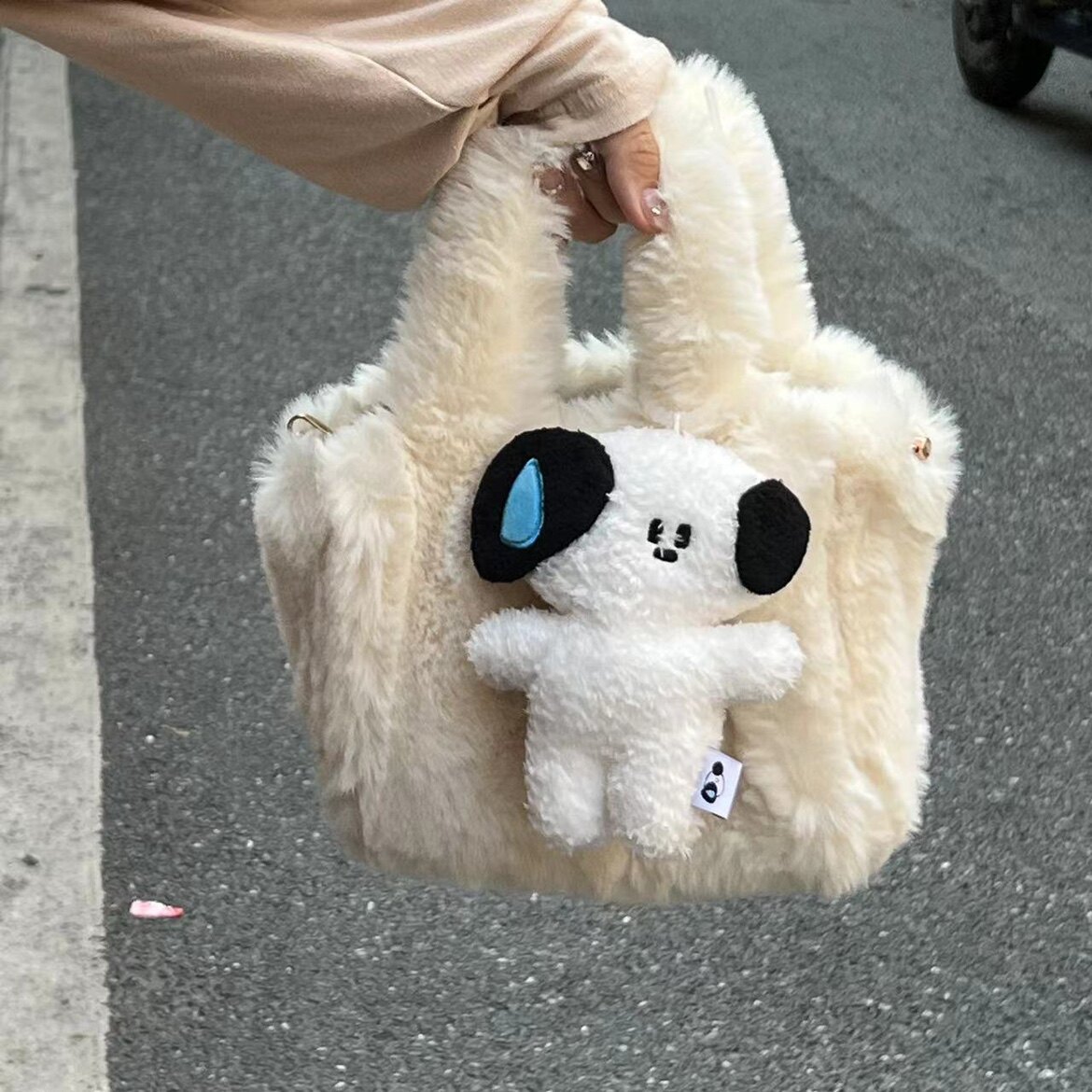 原创设计流汗小狗毛茸茸手提包斜挎包毛毛通用款女包