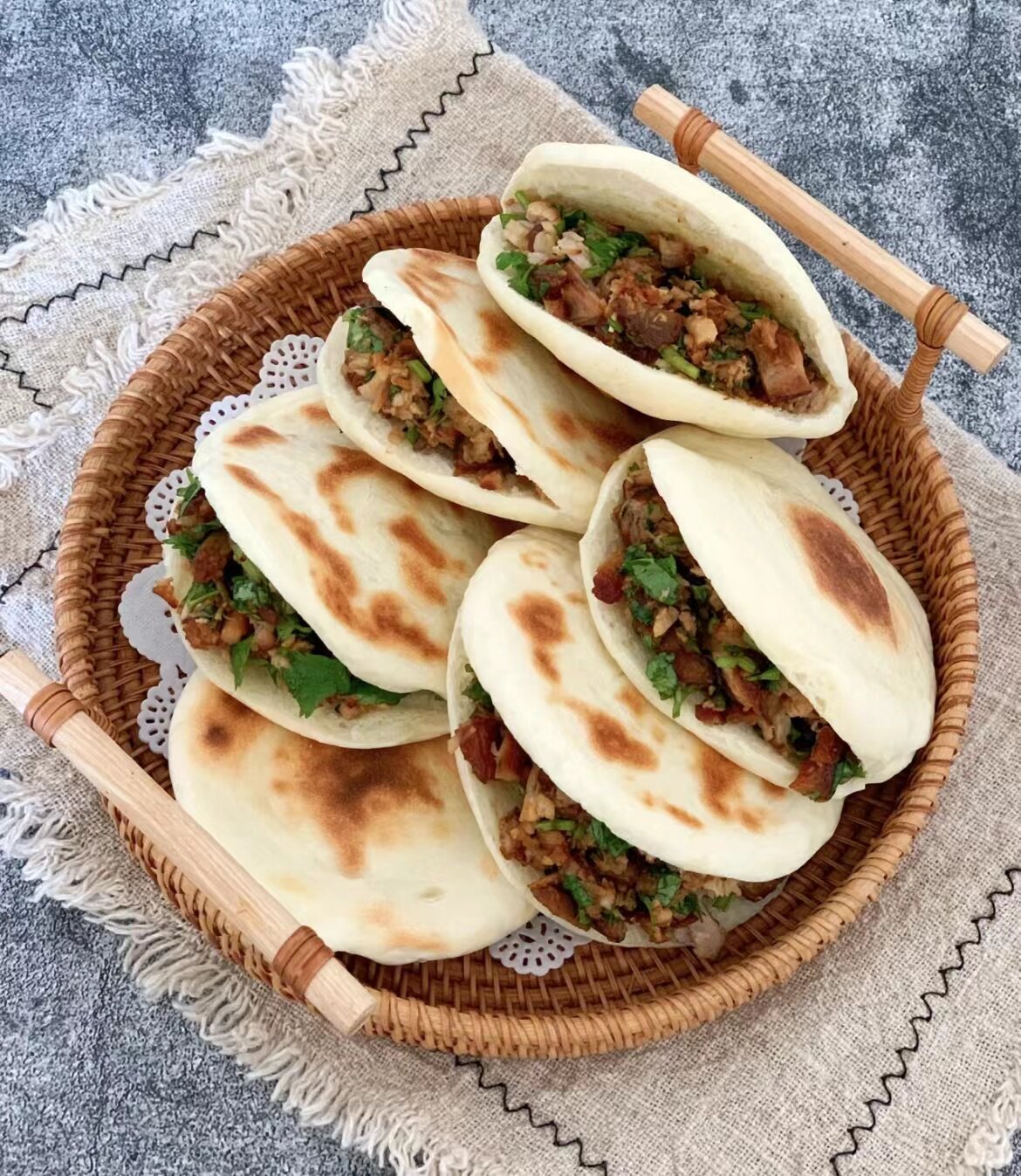 肉饼白吉馍饼坯肉夹馍饼里脊胚发面饼土耳其烤肉包点