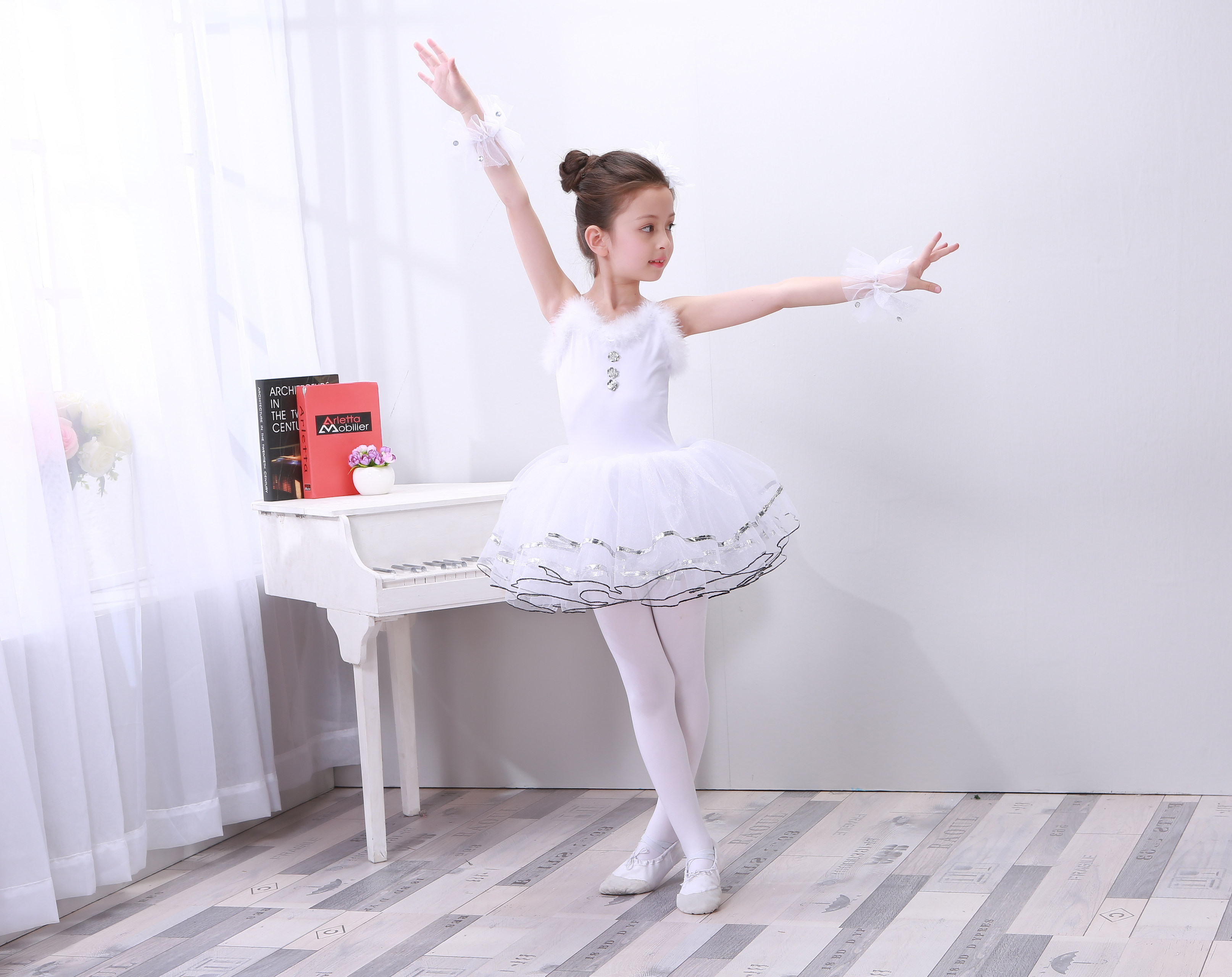 新款儿童演出服小天鹅舞蹈女童芭蕾舞白色纱裙芭蕾儿童演出服