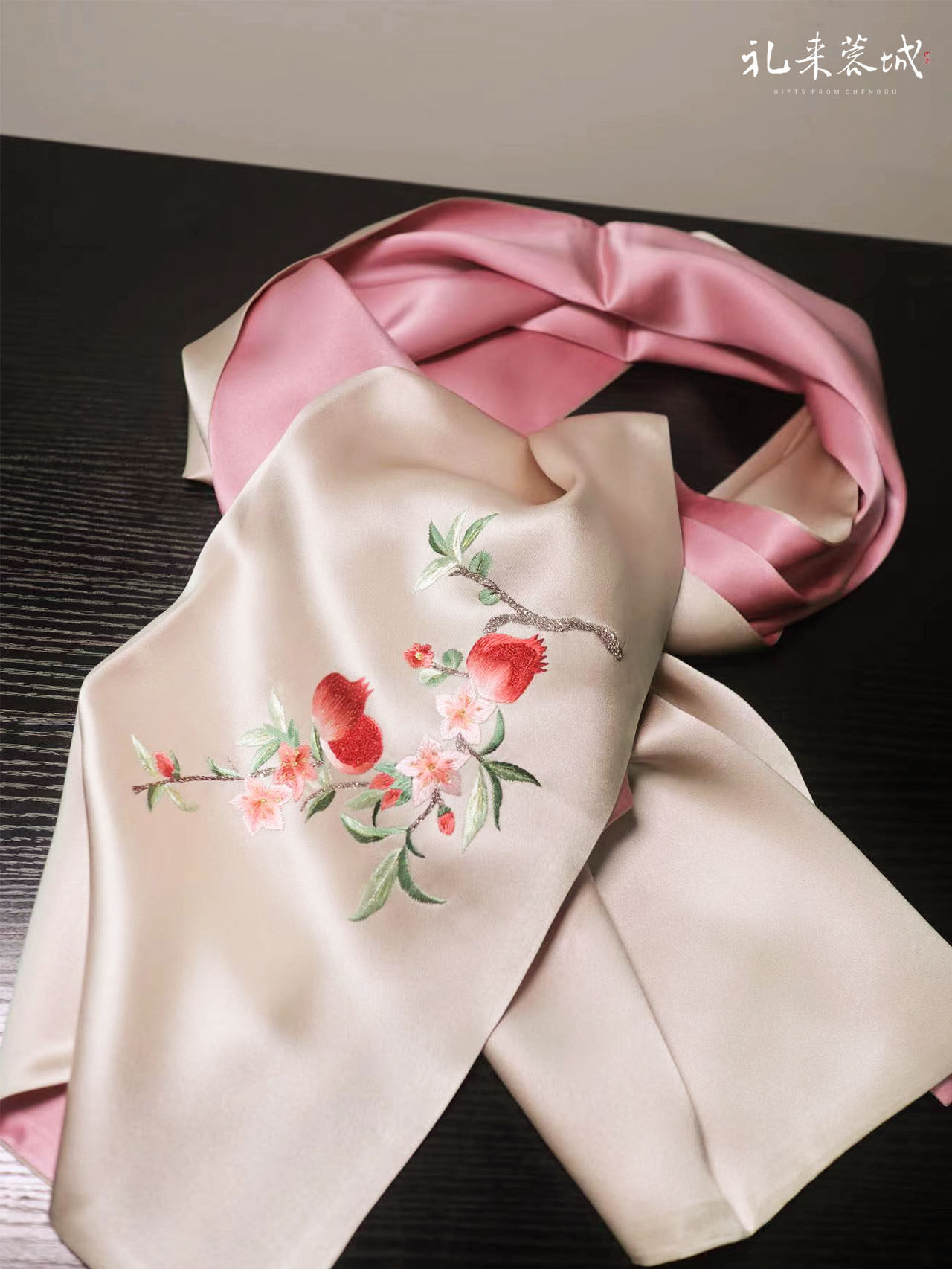 蜀绣丝巾手工刺绣围巾成都特产纪念品中国国风刺绣