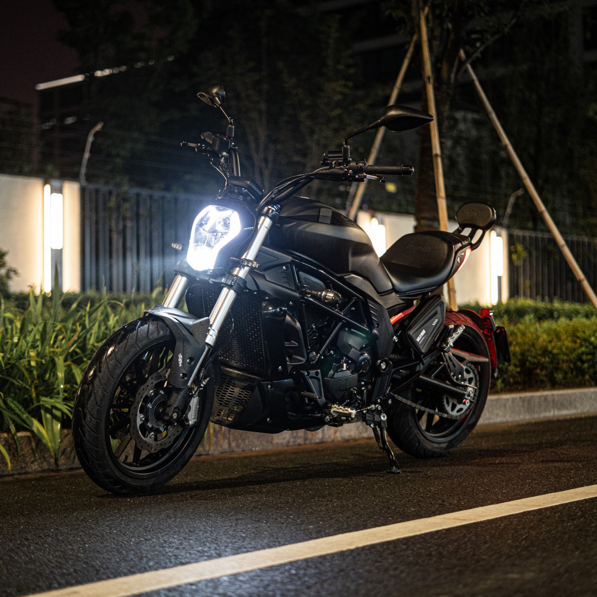 贝纳利502c黄龙边包改装侧边挂包硬壳三角摩托车自行车包