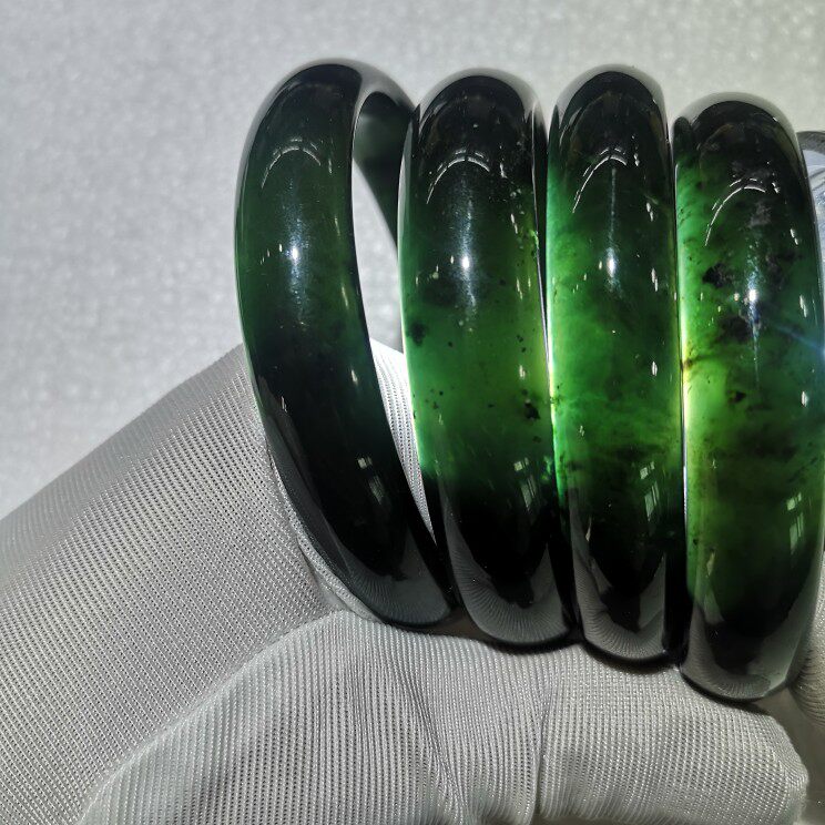 酒泉夜光祁连山墨玉甘肃特产鸳鸯玉贵妃手镯蛇纹珠宝半成品