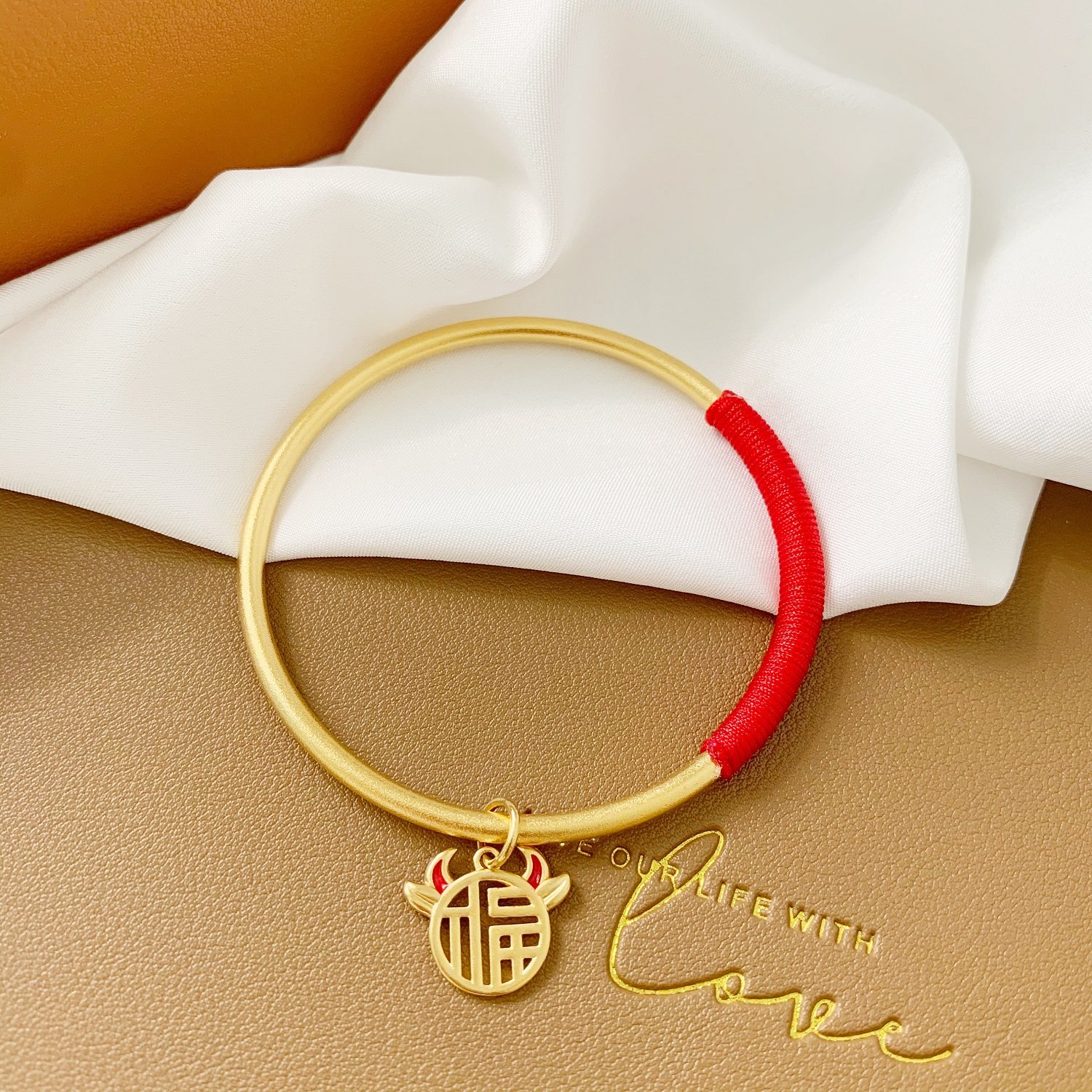 新年转运红绳传承手镯女沙金福字金牛牌吊坠手镯