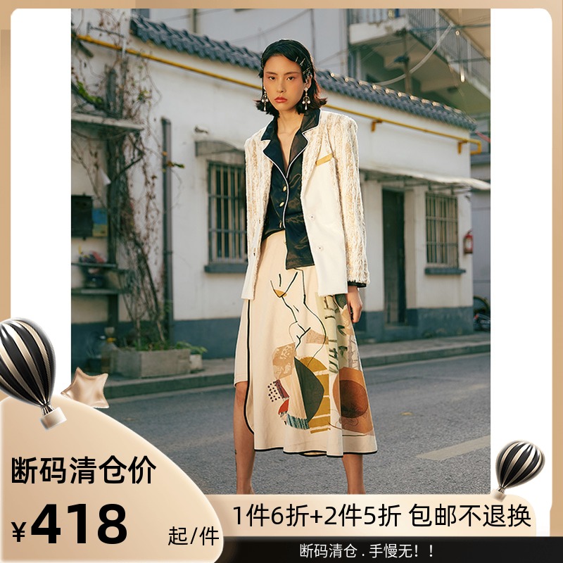 THESEVENTHTAIL设计师品牌特殊纹理毛毛面料后背镂空设计白色西装