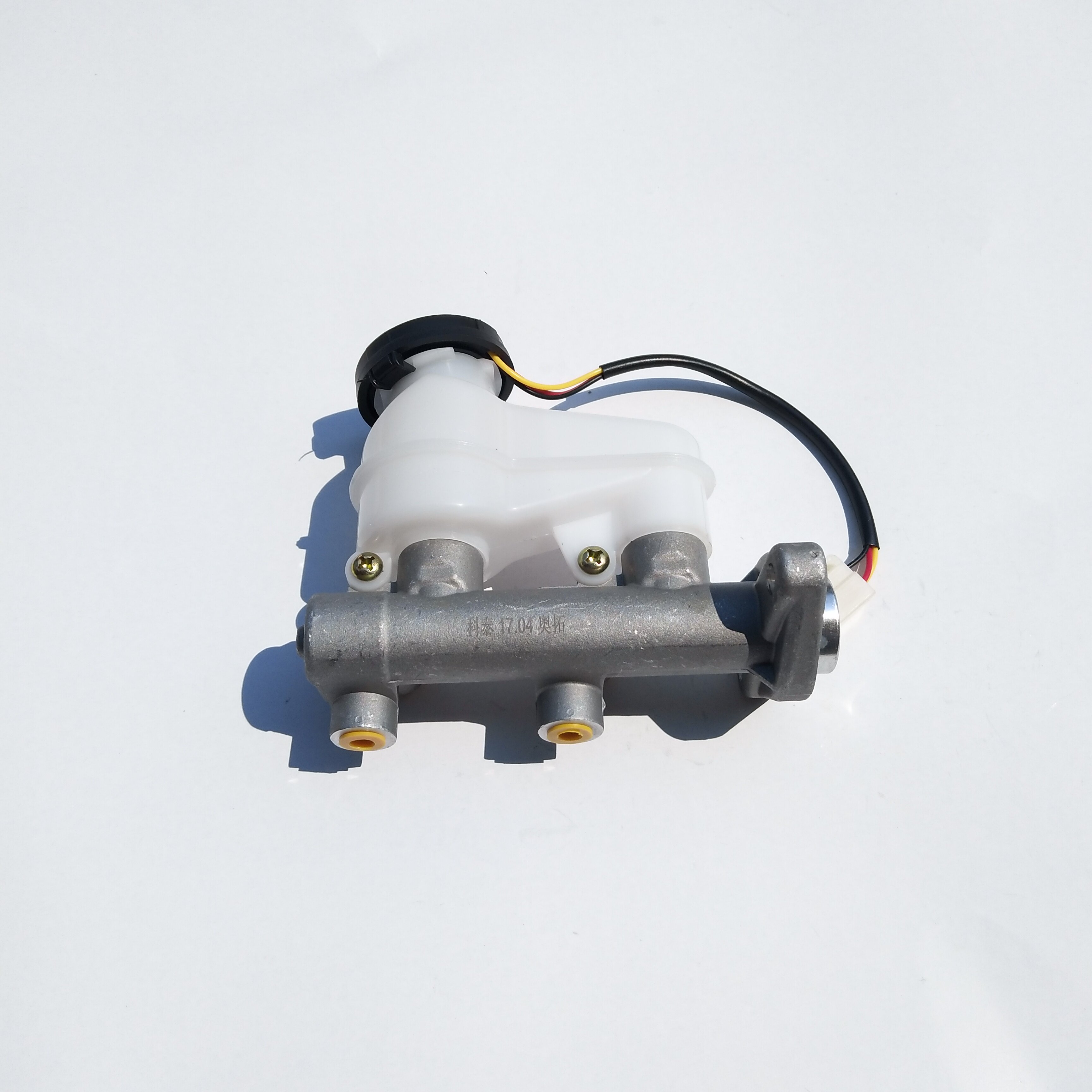 总泵适配江南奥拓快乐王子都市贝贝刹车制动汽车配件大全刹车泵(abs)