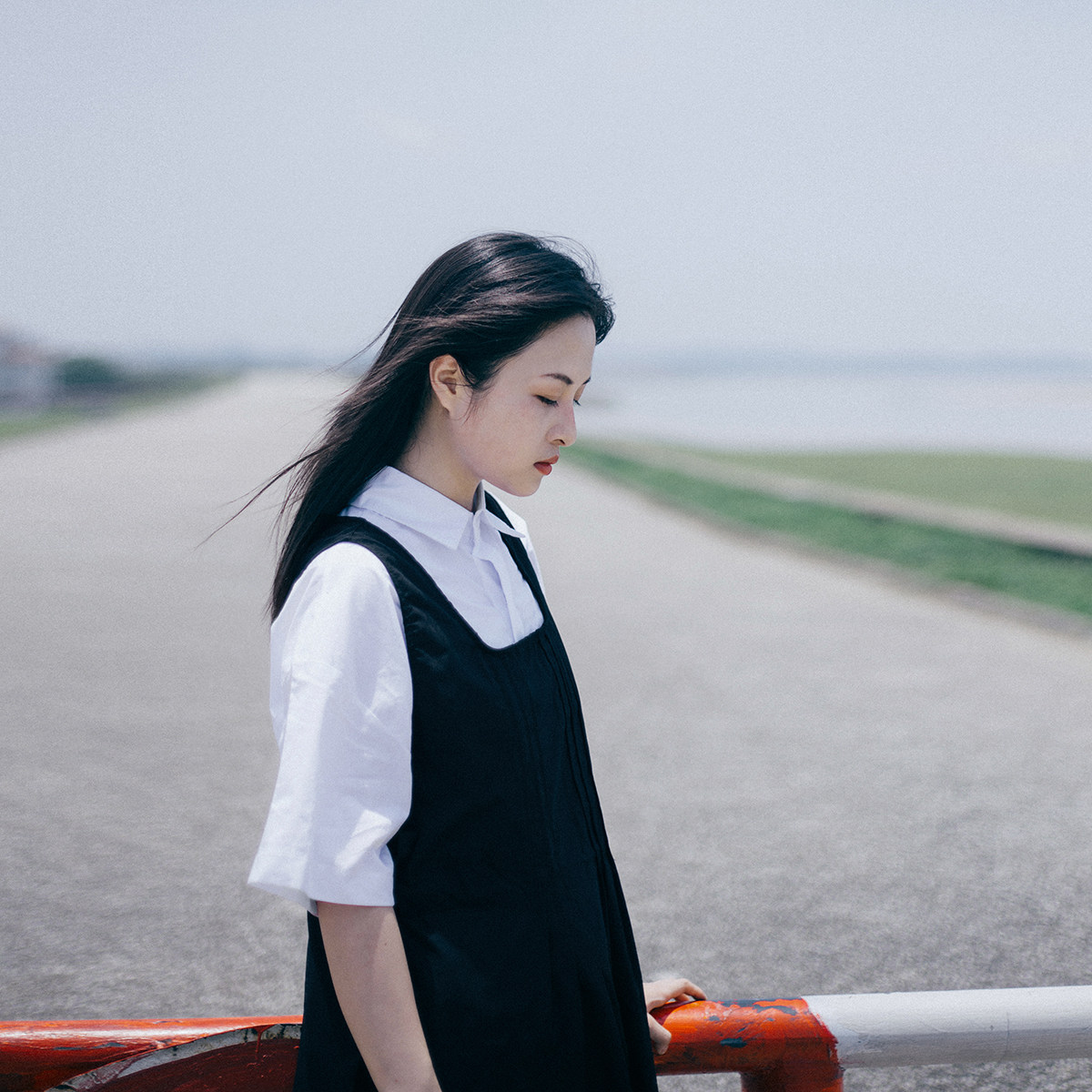 食着sleepzoo日系文艺文艺学学院纯黑连衣裙简约盐系连衣裙