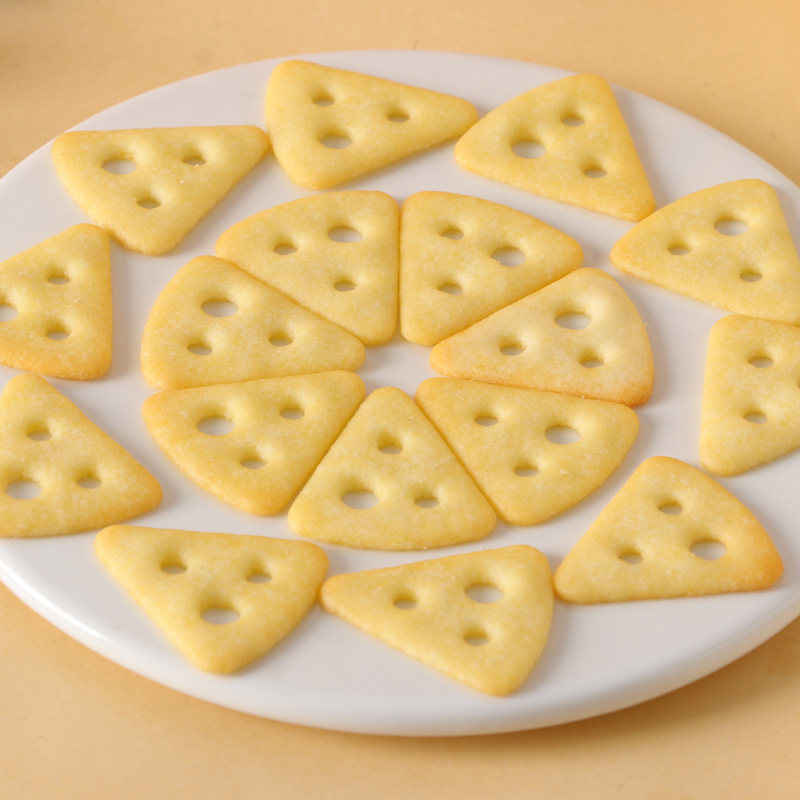 正鸿富深深海鳕鱼鱼味三角饼干5斤装下下午茶韧性饼干