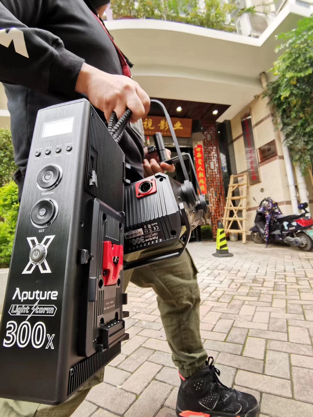 aputure爱图仕ls c300x 影视摄影棚大功率补光常亮灯c300dx影视灯