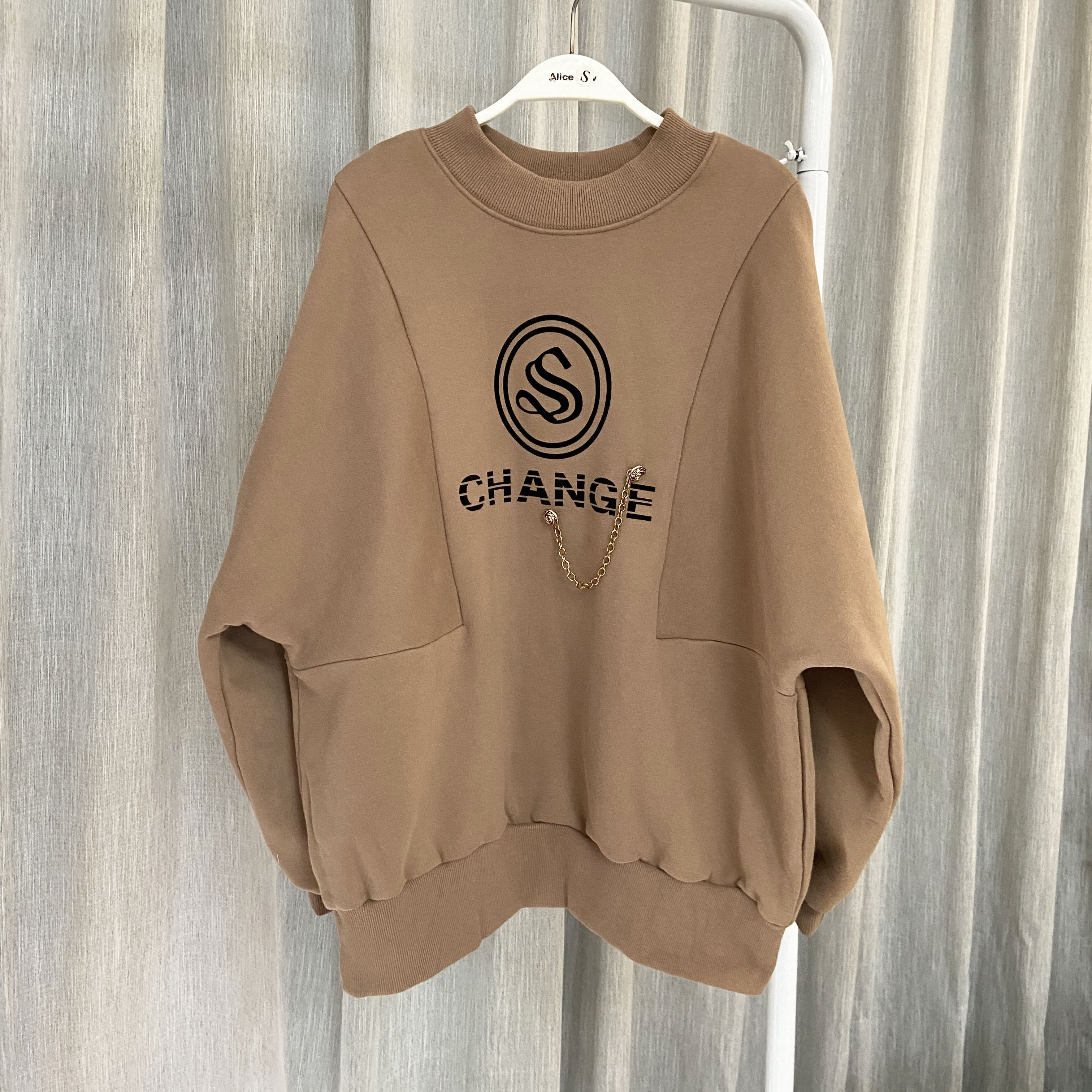 花花家设计字母链条卫衣女秋冬圆领加绒长袖宽松卫衣