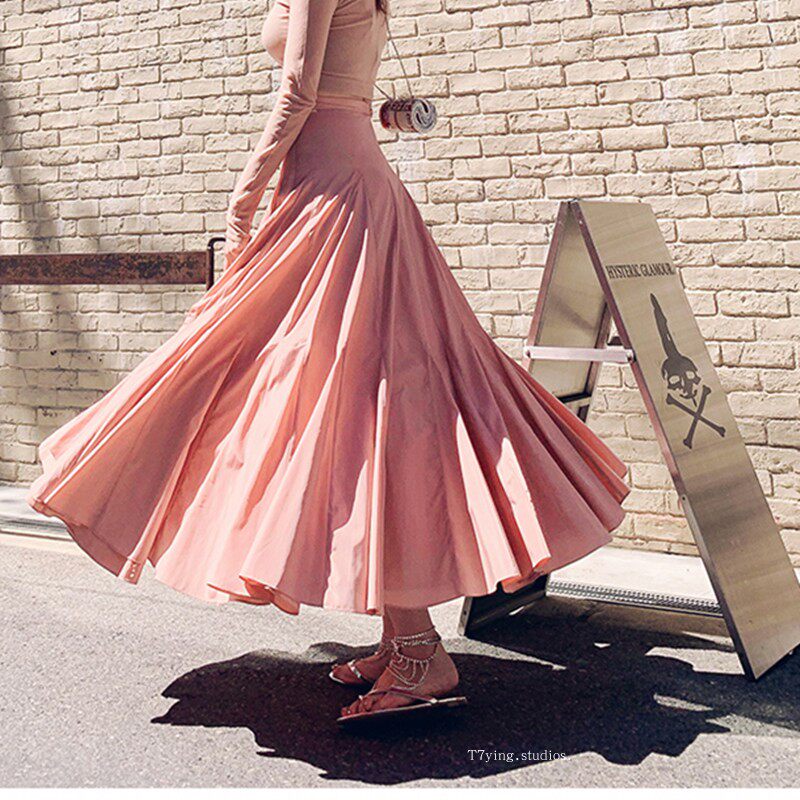 走秀贝拉同款明星褶皱光泽缎面裙女中长款大裙摆裸色高腰半身裙 - t