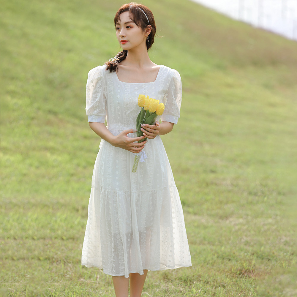 法式复古白色连衣裙女夏设计小众超仙方领收腰显连衣裙