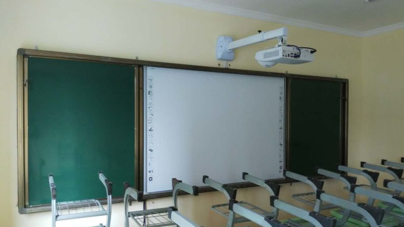 鸿合电子白板hvi685k互动投影教学一体机幼儿园触摸屏83寸电子白板